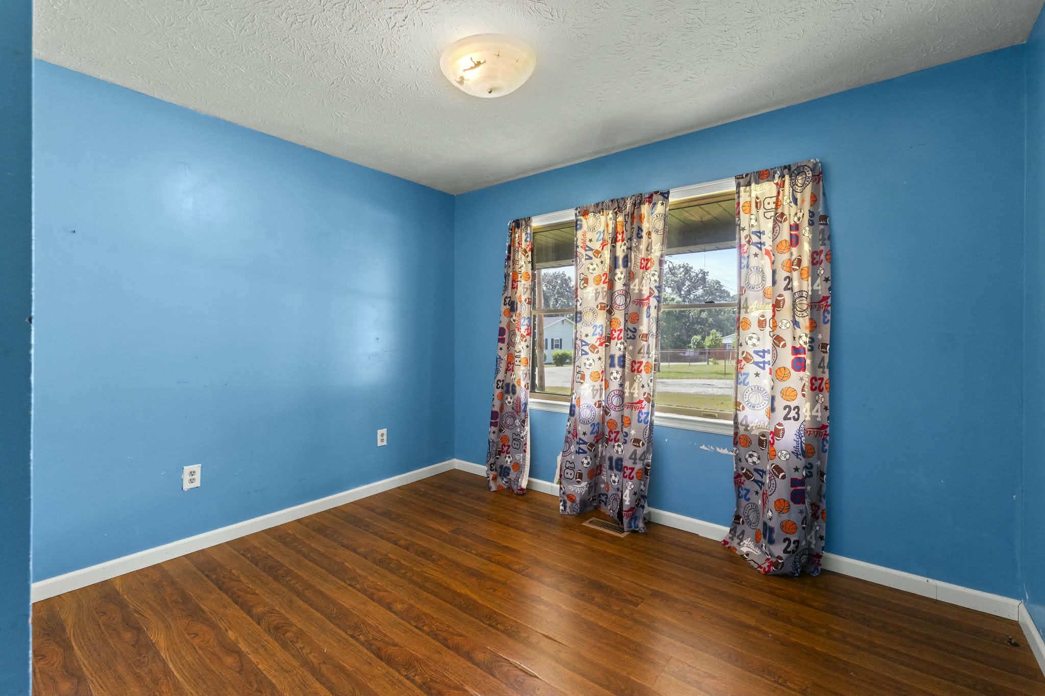 https://zimg.paragon.ice.com/ParagonImages/Property/PH/AABRKY/61202/13/0/0/53d010c5bfe06d33c207c13f1e1a57bf/0/31d6a0ff28e48b63d519d18a92a586ae/61202-7f3d436a-9312-42ee-9981-5d5a377b8ee1.JPG