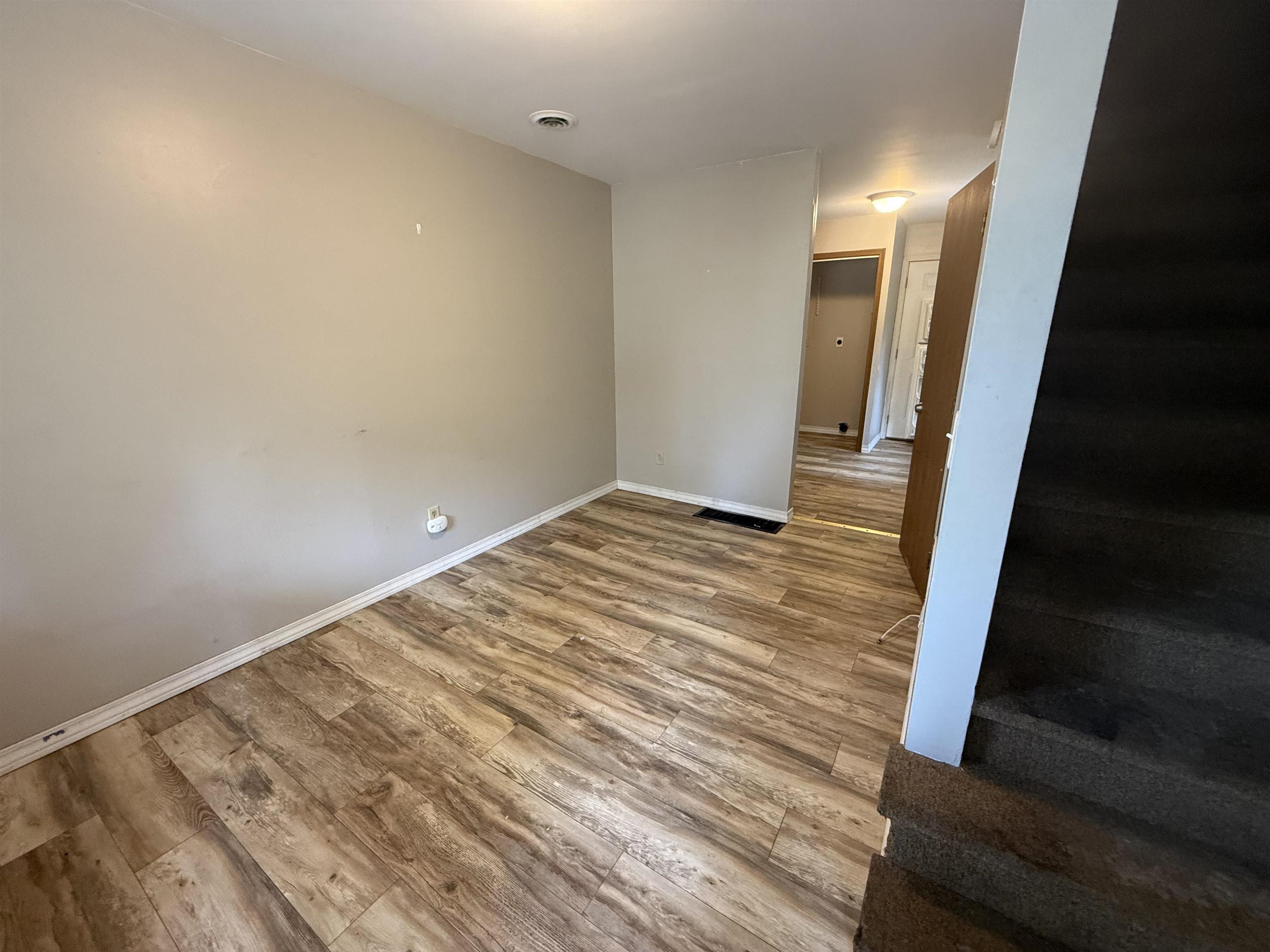 https://zimg.paragon.ice.com/ParagonImages/Property/PH/AABRKY/61203/13/0/0/6f36bed9a1422bc0b40e93aafbc845b9/0/0f6f5a8a1f7907b5afd4044ffe1307ea/61203-452173a3-c294-4095-870a-38f90441677b.JPG
