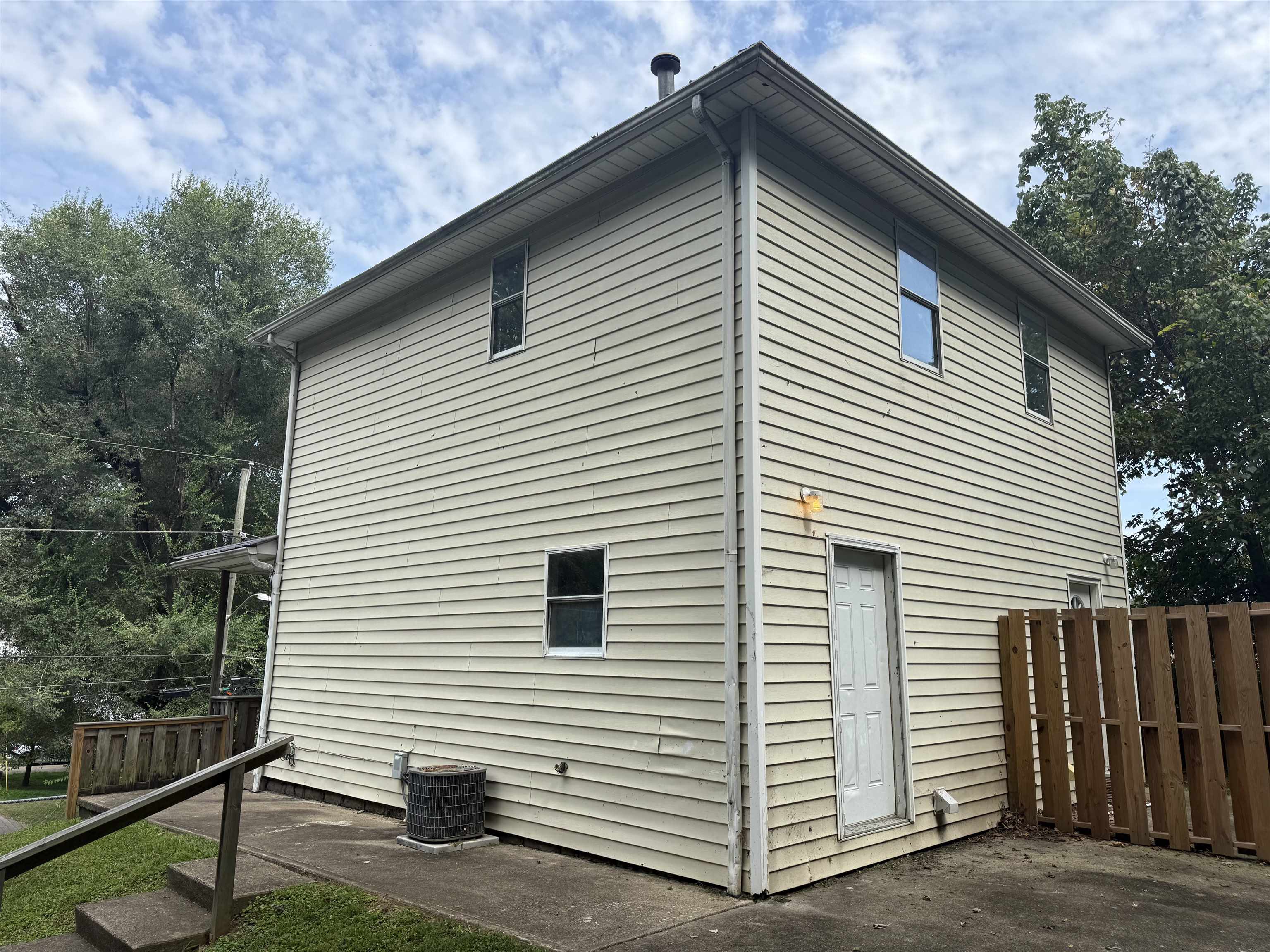 https://zimg.paragon.ice.com/ParagonImages/Property/PH/AABRKY/61203/6/0/0/bc85eae6ac22ef65a57c94a0af8641b9/0/0f6f5a8a1f7907b5afd4044ffe1307ea/61203-5a896d75-0b89-4c23-b33d-77bdccd3fde8.JPG