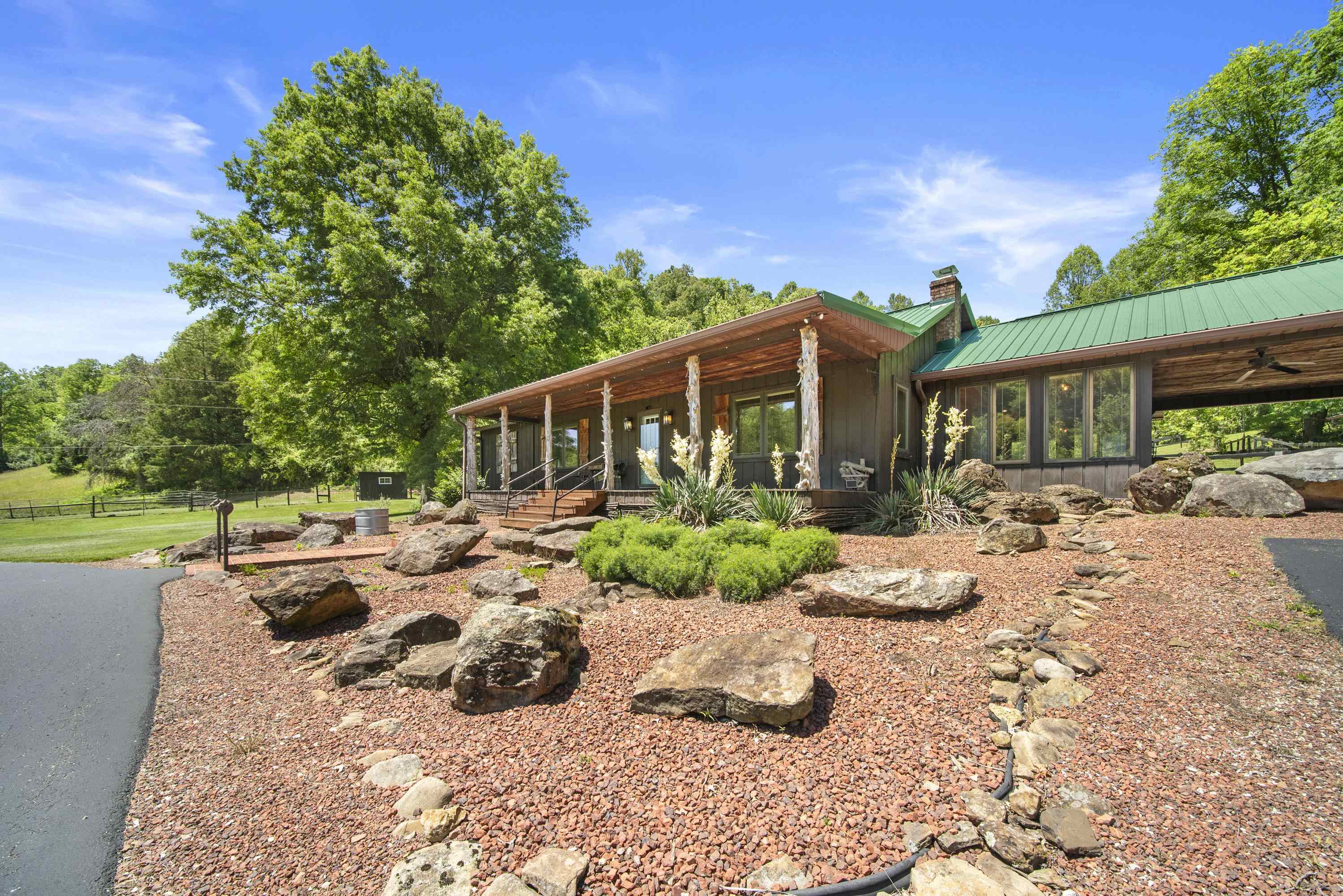 https://zimg.paragon.ice.com/ParagonImages/Property/PH/AABRKY/61204/1/0/0/7843b06dac7a649ed7c808029a9f1775/0/f8cac47394069ff56ac979b05e58f72e/61204-5809210a-2c22-4852-a121-afc15a60a09f.JPG