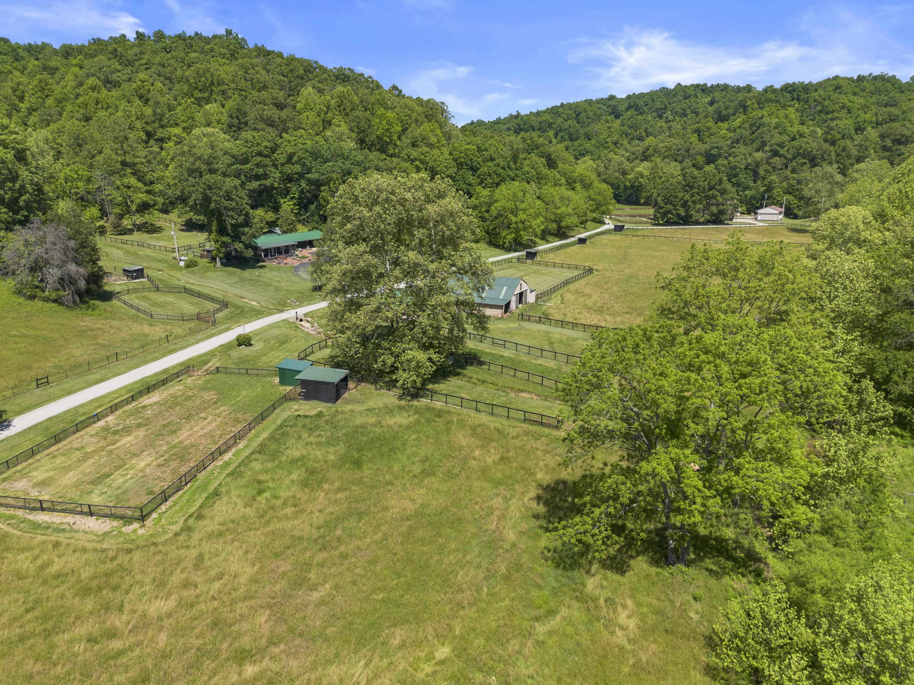 https://zimg.paragon.ice.com/ParagonImages/Property/PH/AABRKY/61204/4/0/0/a205b17bde8a85ff68c5ca9eb2bafcf4/0/f8cac47394069ff56ac979b05e58f72e/61204-bab7f589-064e-49ed-b10e-b3eee539393c.JPG