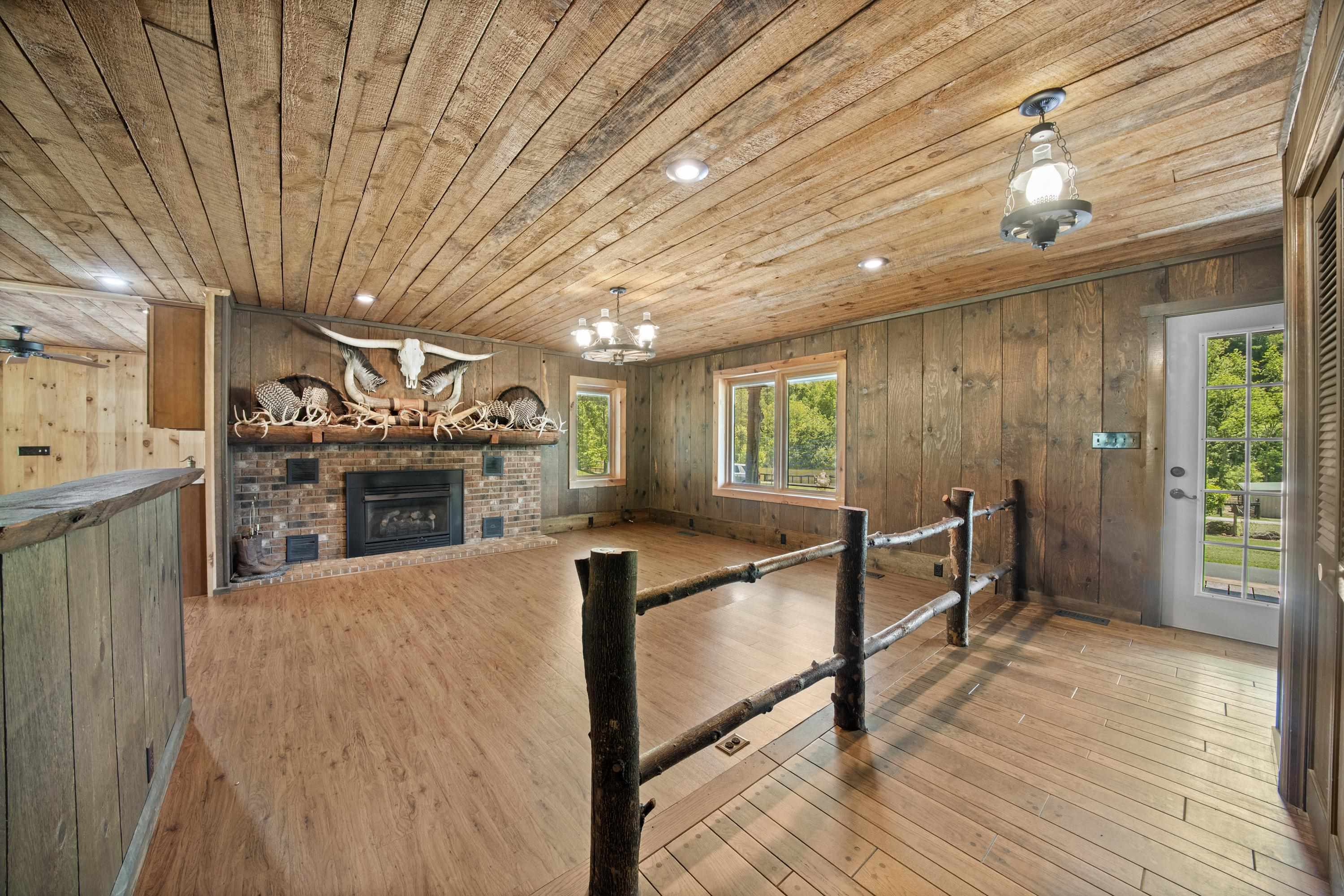 https://zimg.paragon.ice.com/ParagonImages/Property/PH/AABRKY/61204/7/0/0/50d0d488941f1dca5c50aae0ba0dd52c/0/f8cac47394069ff56ac979b05e58f72e/61204-50f7e67c-24f2-427c-bbc3-396bab703f58.JPG