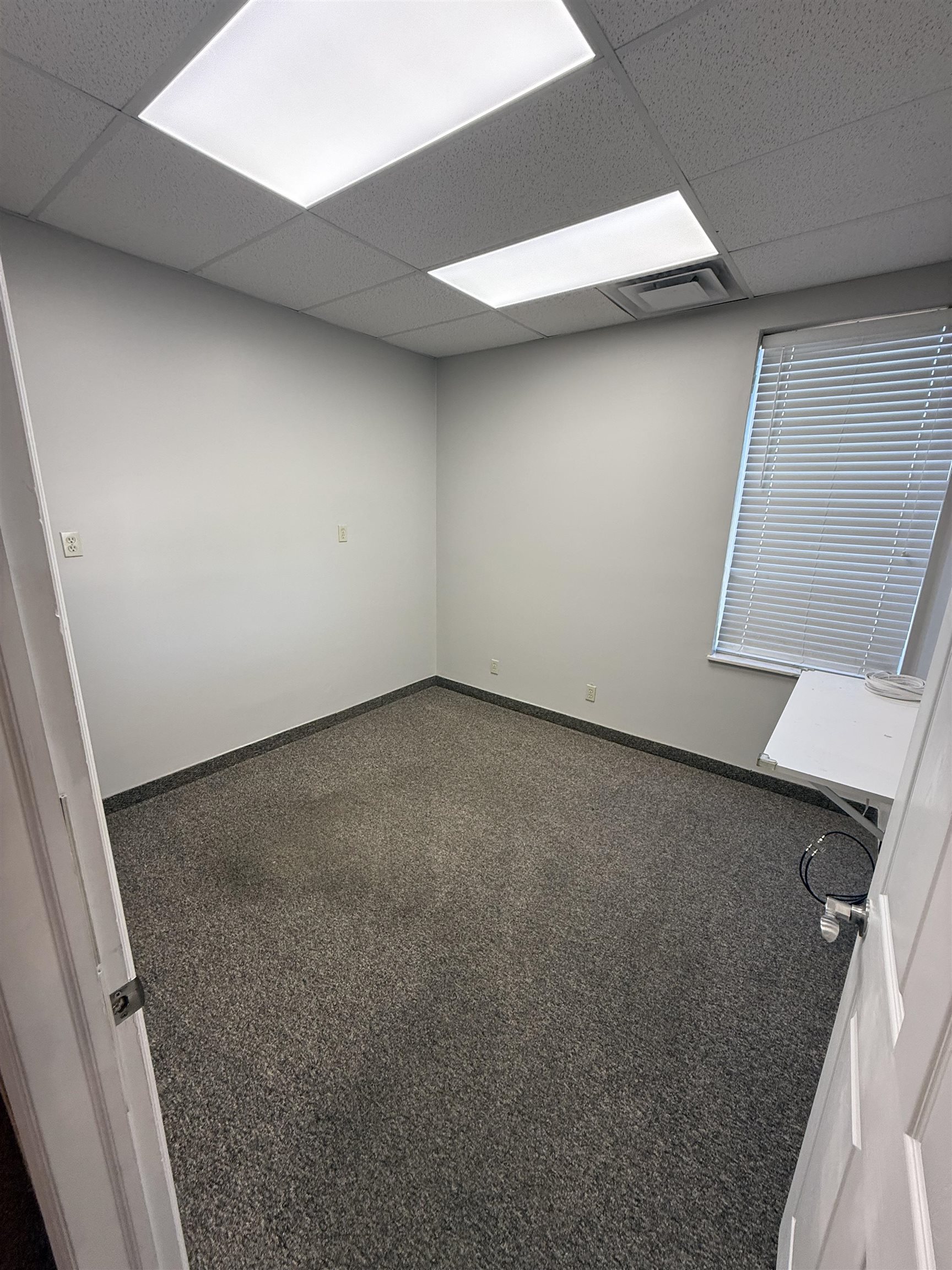 https://zimg.paragon.ice.com/ParagonImages/Property/PH/AABRKY/61205/3/0/0/b40348a8300f0e883d4c9fb55967d9c9/0/ab8cfa0bc3b9f91bb3fe68bbefe61b79/61205-ba64c82f-b009-4582-b81c-7d2844badf32.JPG