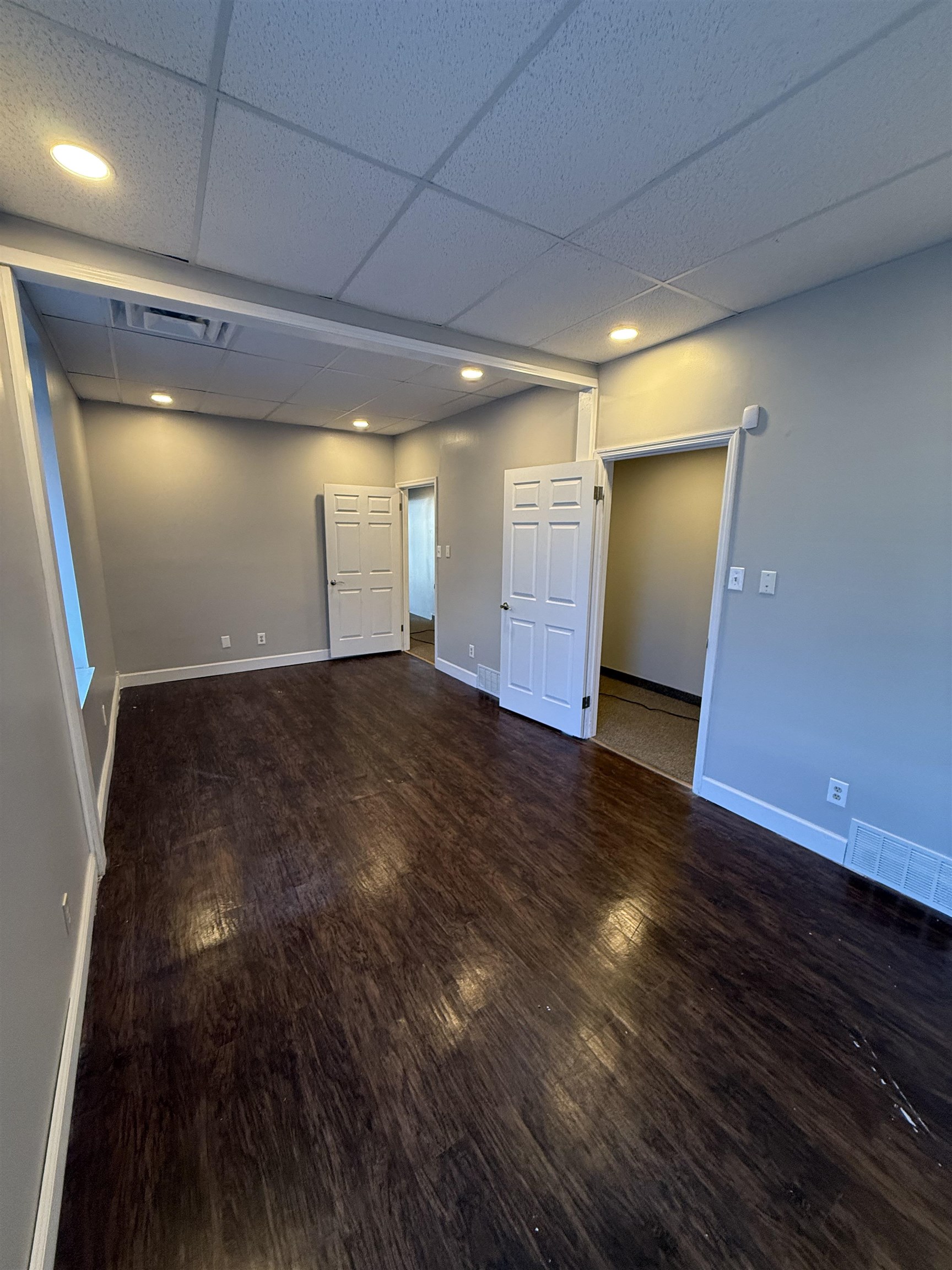 https://zimg.paragon.ice.com/ParagonImages/Property/PH/AABRKY/61205/4/0/0/a699f9ef15a6fdd397810561c0754de2/0/ab8cfa0bc3b9f91bb3fe68bbefe61b79/61205-0dd7dbf7-0abf-43d3-876a-19a030f491da.JPG