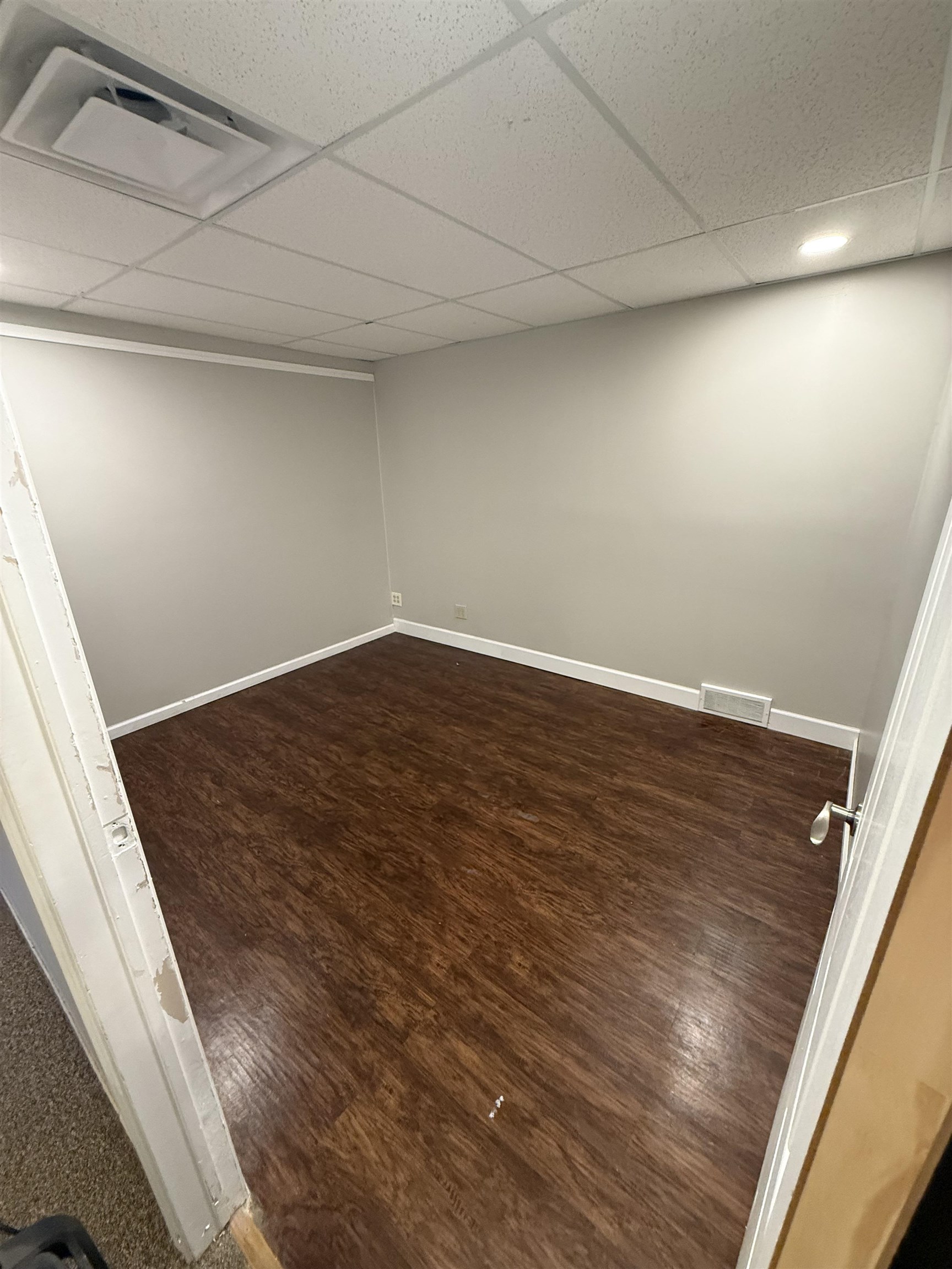 https://zimg.paragon.ice.com/ParagonImages/Property/PH/AABRKY/61205/6/0/0/81500143820bfe389079d37783a7f562/0/ab8cfa0bc3b9f91bb3fe68bbefe61b79/61205-6e7a77c0-2fe3-47b6-9a2e-66c3604f9404.JPG