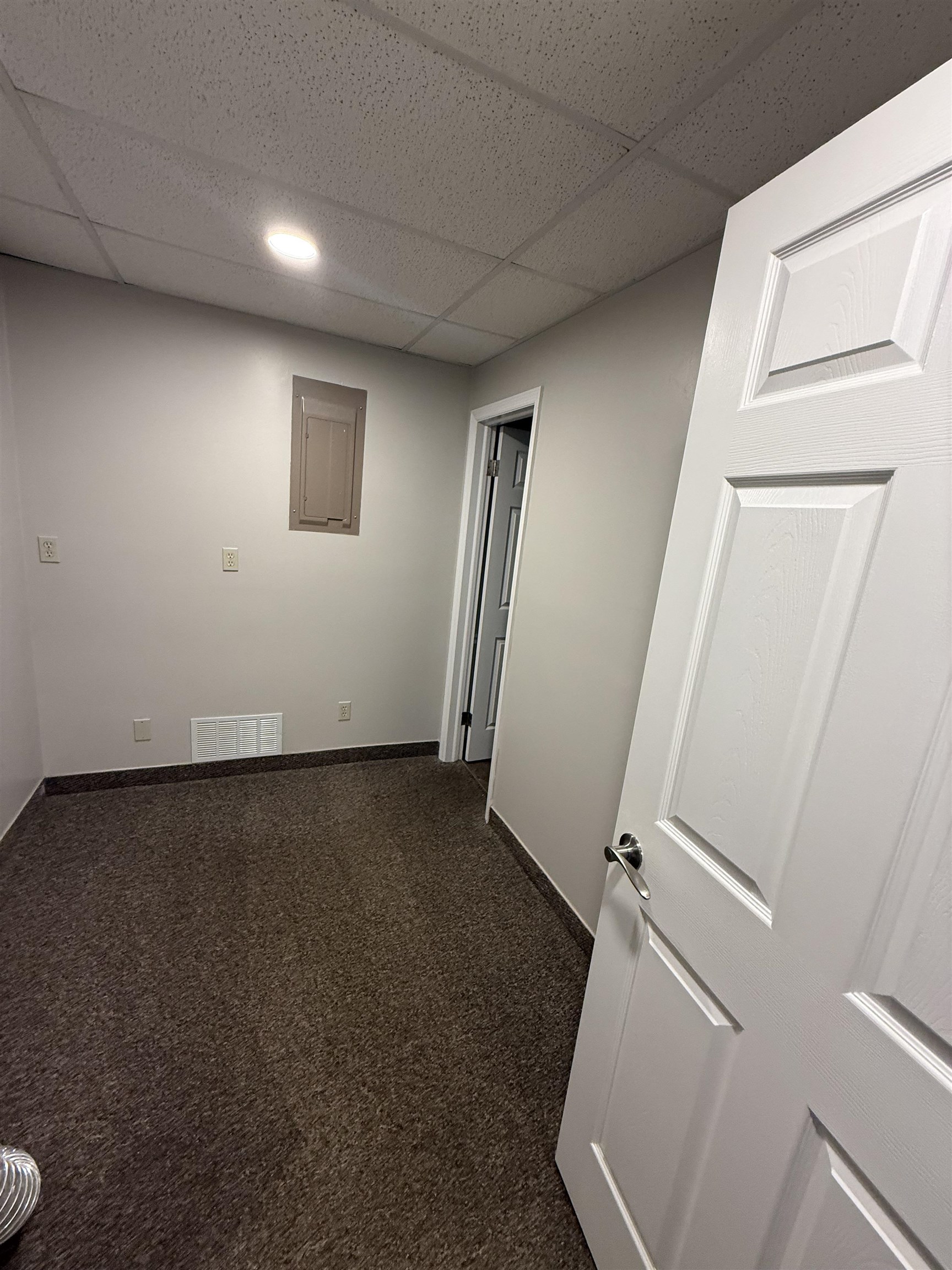 https://zimg.paragon.ice.com/ParagonImages/Property/PH/AABRKY/61205/8/0/0/468233e3827216c0ca3a00375c06840a/0/ab8cfa0bc3b9f91bb3fe68bbefe61b79/61205-795baee9-f55d-4bb3-9d06-0c98f99ada6e.JPG