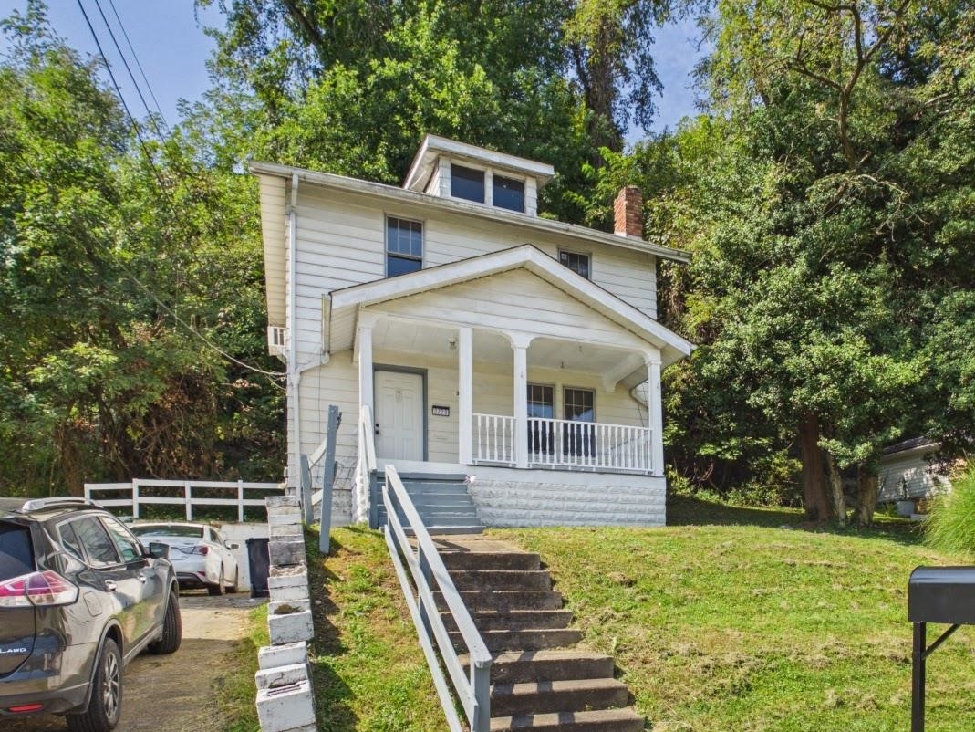 https://zimg.paragon.ice.com/ParagonImages/Property/PH/AABRKY/61208/1/0/0/fa3aef5ced5d6c8de3bddca264e485d4/0/ace571bb8e76b9e38d1bbba4300da7d7/61208-df0c12f8-b0fd-4e64-af25-4f0ff6d1a7c0.JPG