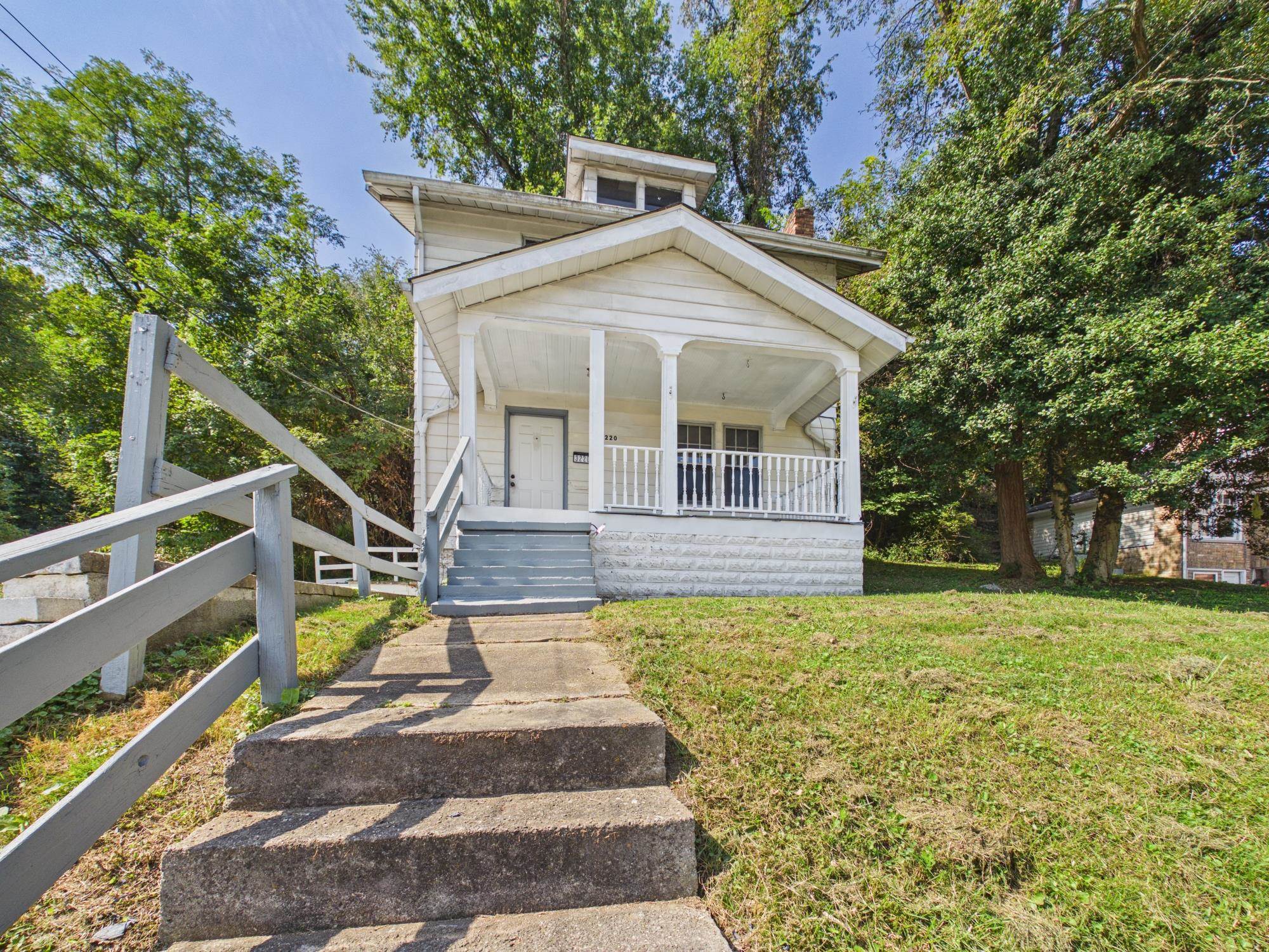 https://zimg.paragon.ice.com/ParagonImages/Property/PH/AABRKY/61208/2/0/0/50d6b8bfe848021d84c09985eb1730c9/0/ace571bb8e76b9e38d1bbba4300da7d7/61208-fd4b8c41-0433-4a7b-9c7d-fb05931587f0.JPG