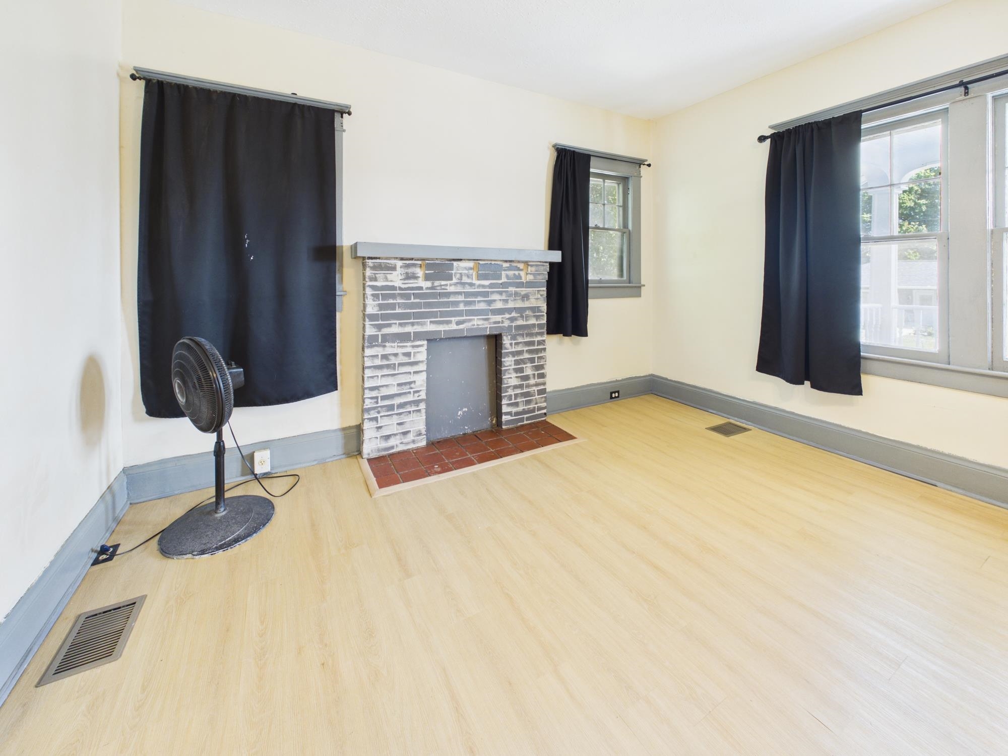 https://zimg.paragon.ice.com/ParagonImages/Property/PH/AABRKY/61208/8/0/0/ec42249e4ab32e4387aa4f99c1e63936/0/ace571bb8e76b9e38d1bbba4300da7d7/61208-54996187-1467-4135-a486-0a8819095e2d.JPG