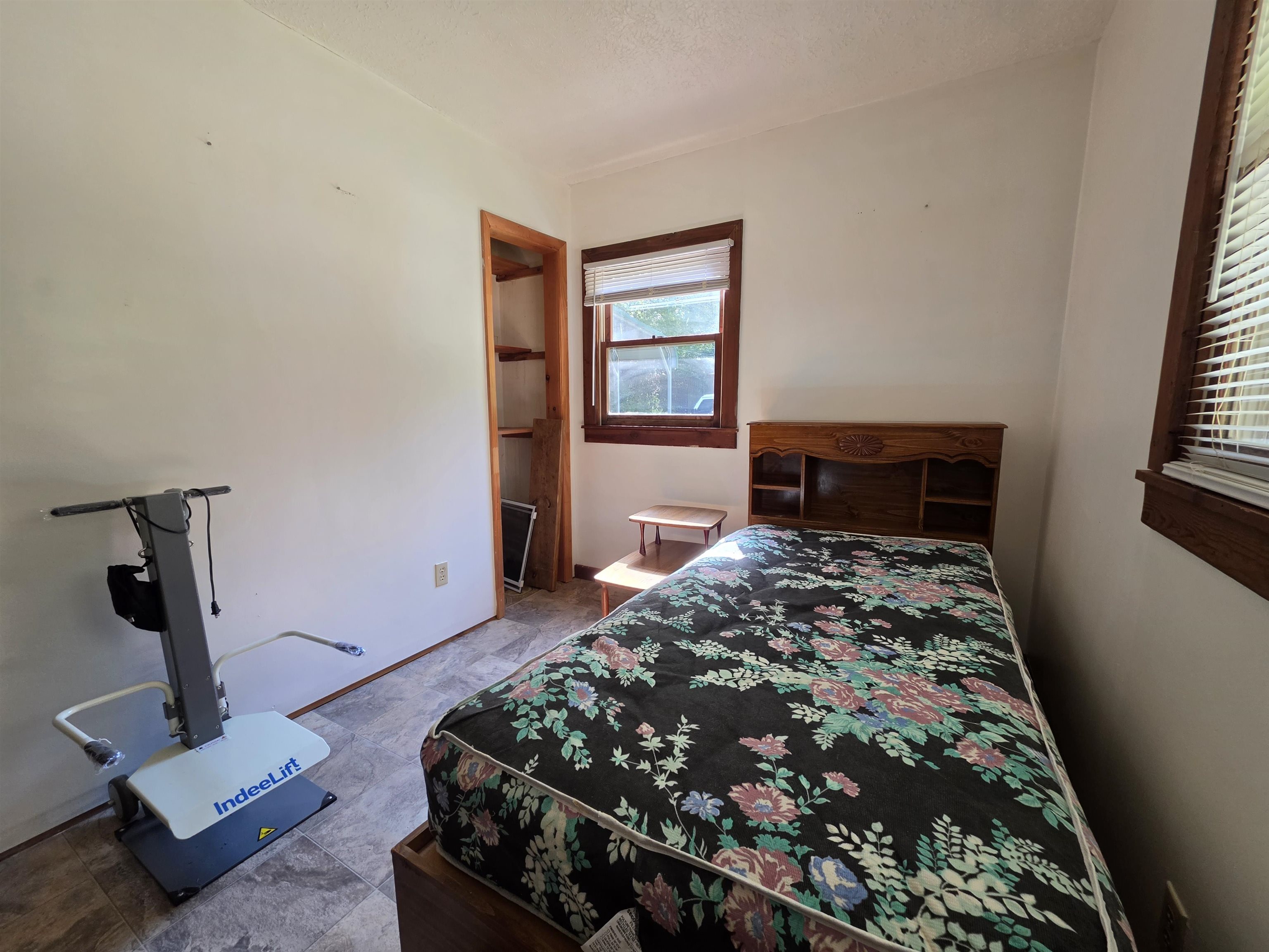 https://zimg.paragon.ice.com/ParagonImages/Property/PH/AABRKY/61210/12/0/0/651efc47567ec54ec46a842fb3e297ae/0/cb77659aedd0d36585e8084ada22a69a/61210-401161a7-2376-4e01-9da9-224700a742e7.JPG