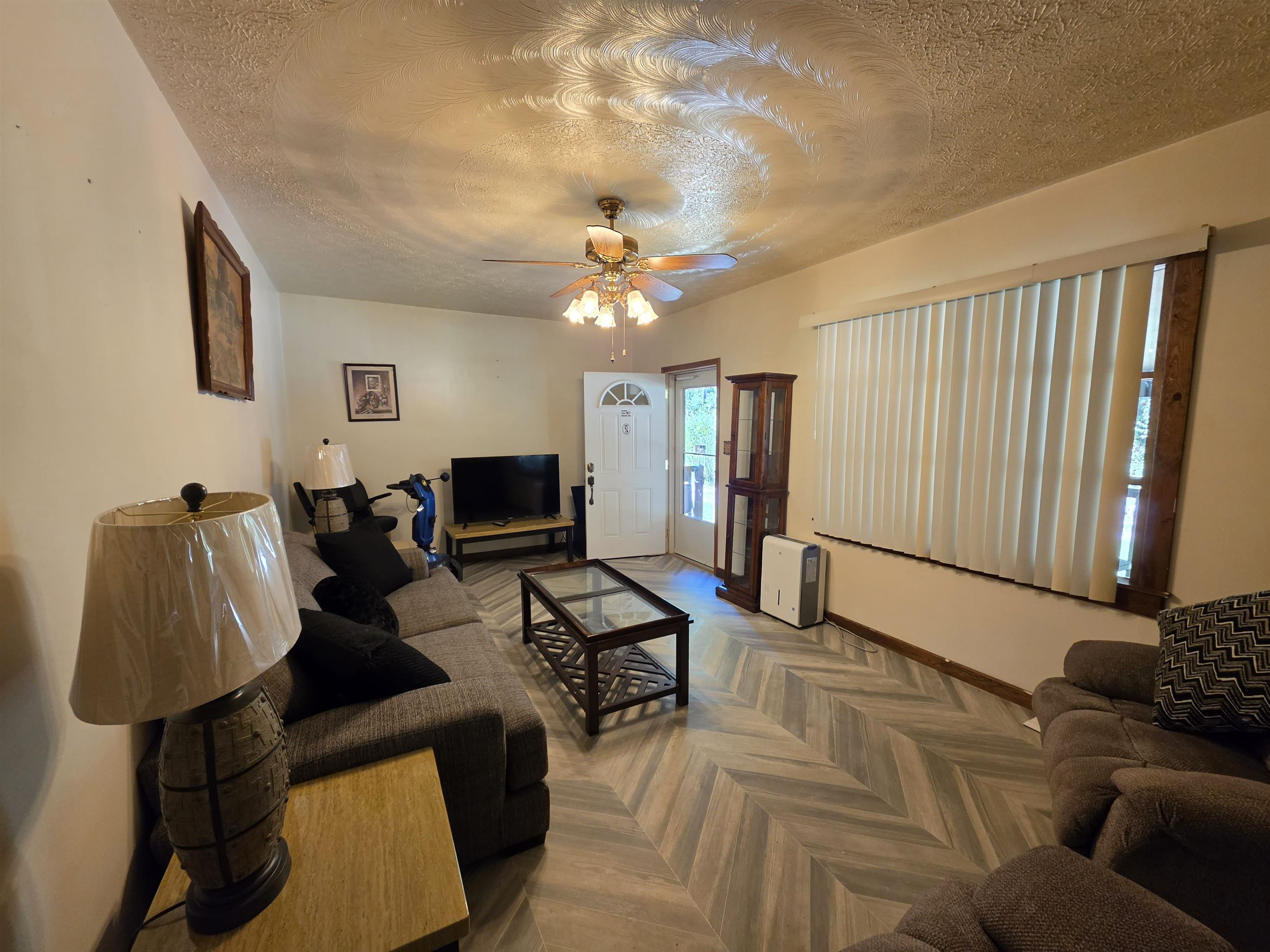 https://zimg.paragon.ice.com/ParagonImages/Property/PH/AABRKY/61210/6/0/0/e6fe4284a49deae90cf34f990950fd21/0/cb77659aedd0d36585e8084ada22a69a/61210-f08897dc-f9a5-4f6b-9df4-0abfc5ed081e.JPG