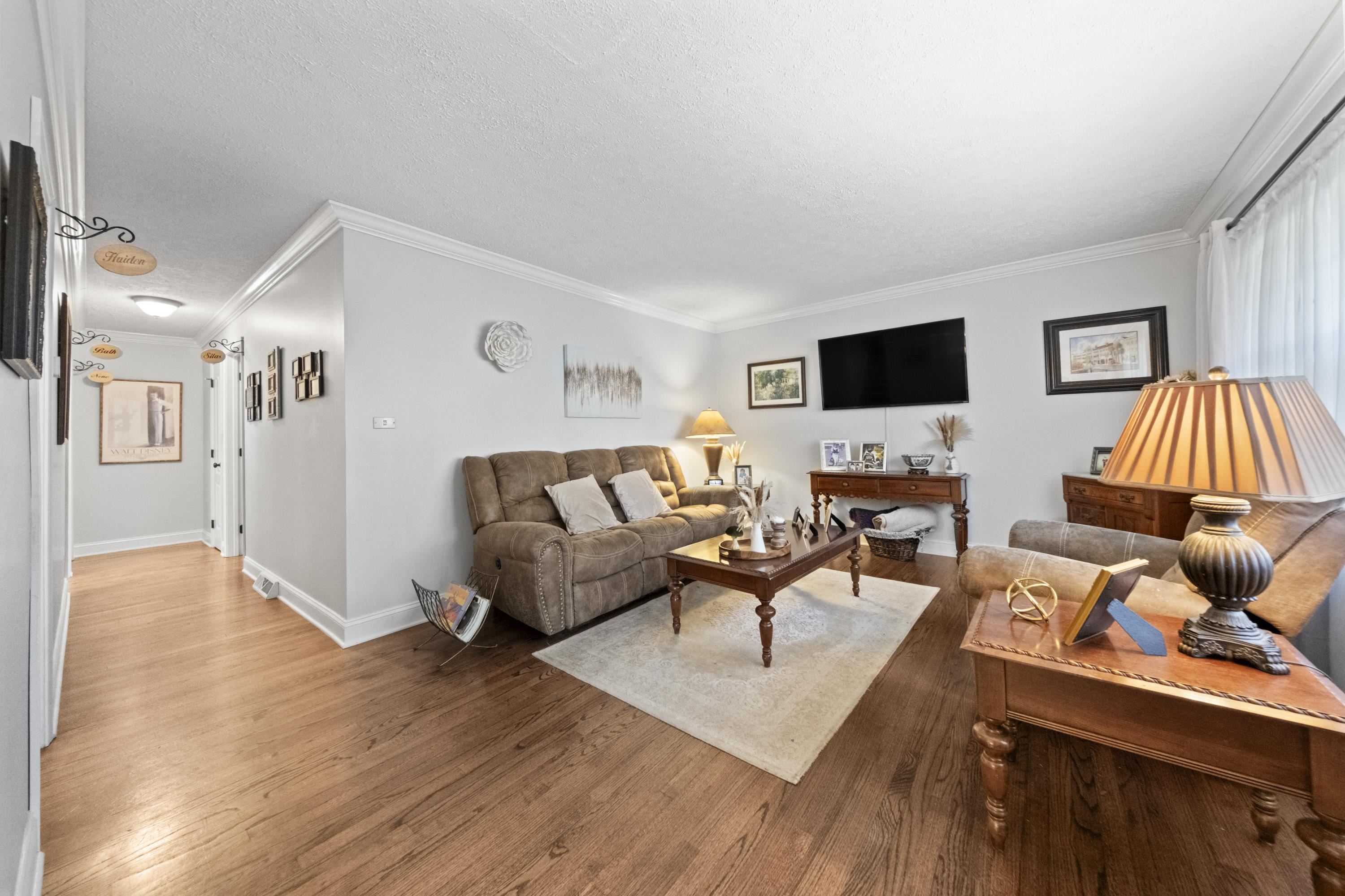 https://zimg.paragon.ice.com/ParagonImages/Property/PH/AABRKY/61211/6/0/0/62eab1aef708d04a2fc6060f38cba6af/0/011cc6e60d2f0a089c4757720de139db/61211-0231017b-2265-4944-9054-9f76aa6ec2ec.JPG