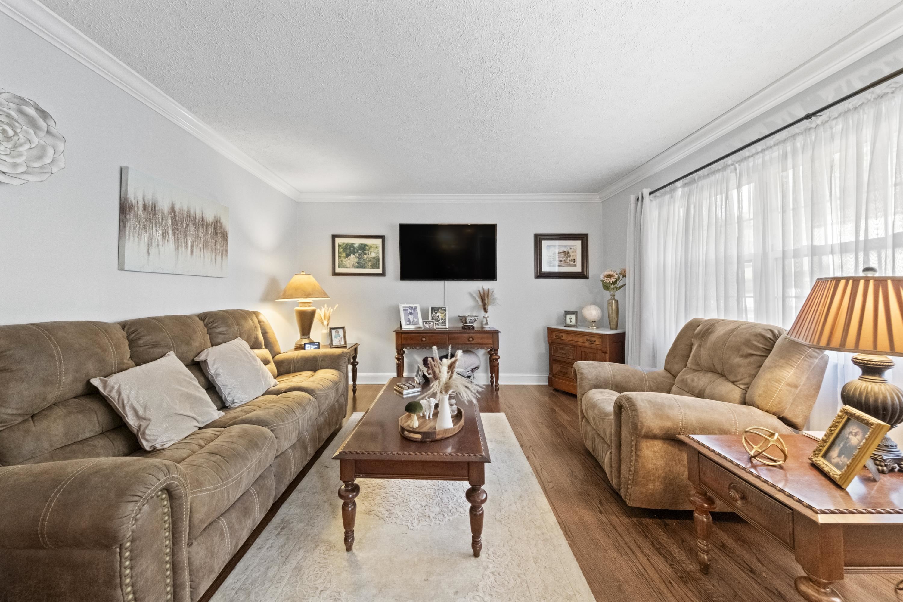 https://zimg.paragon.ice.com/ParagonImages/Property/PH/AABRKY/61211/7/0/0/9d2d3c5bf68fb7eb1422fd9cd751972f/0/011cc6e60d2f0a089c4757720de139db/61211-af1d736d-9b5f-4d1a-babf-6d62210d6ff8.JPG