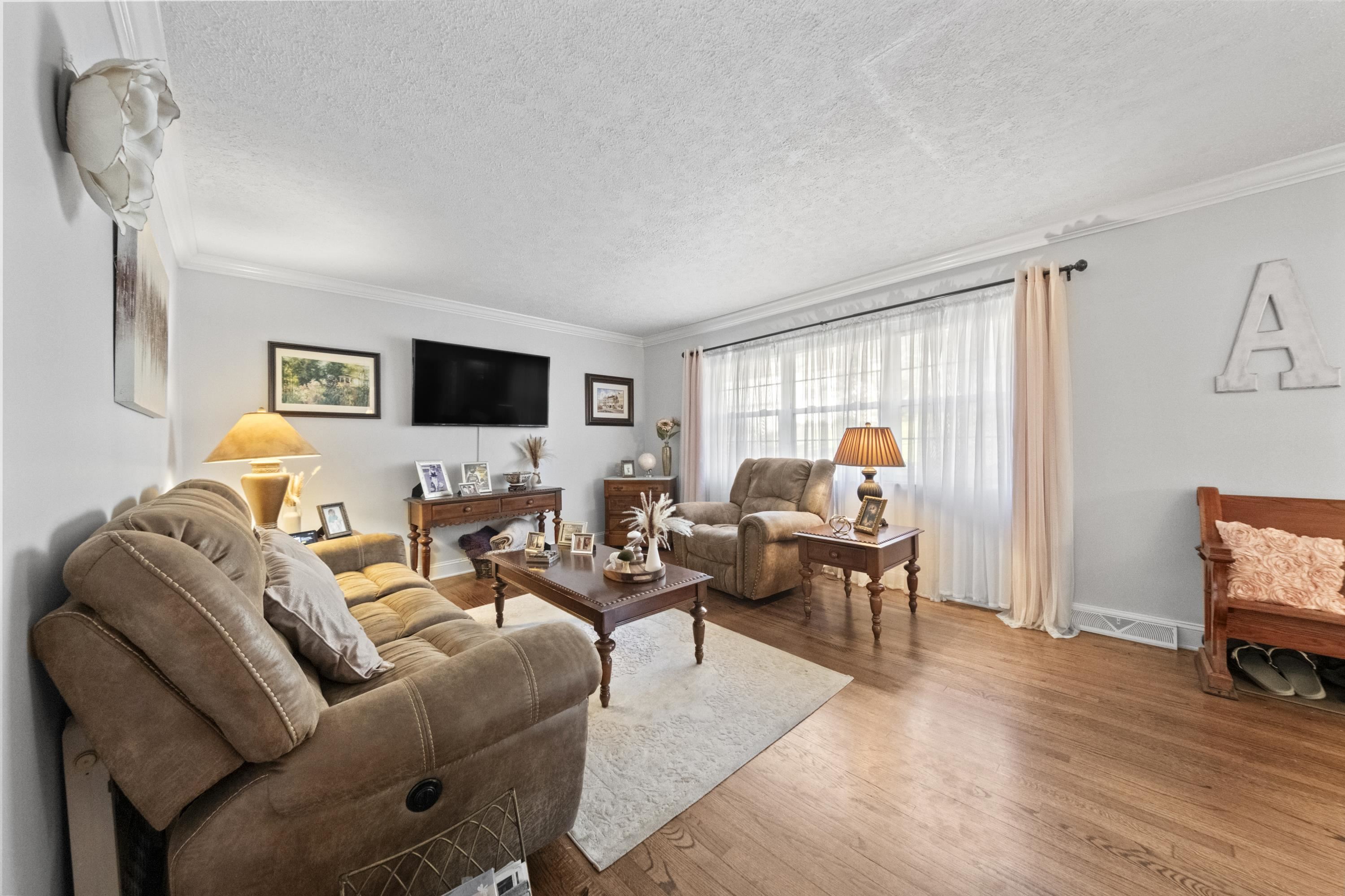 https://zimg.paragon.ice.com/ParagonImages/Property/PH/AABRKY/61211/8/0/0/abdbf751880d34a057e4b43afc6e37ed/0/011cc6e60d2f0a089c4757720de139db/61211-bcdff45b-ca7c-4a2f-898b-95219ae5620c.JPG