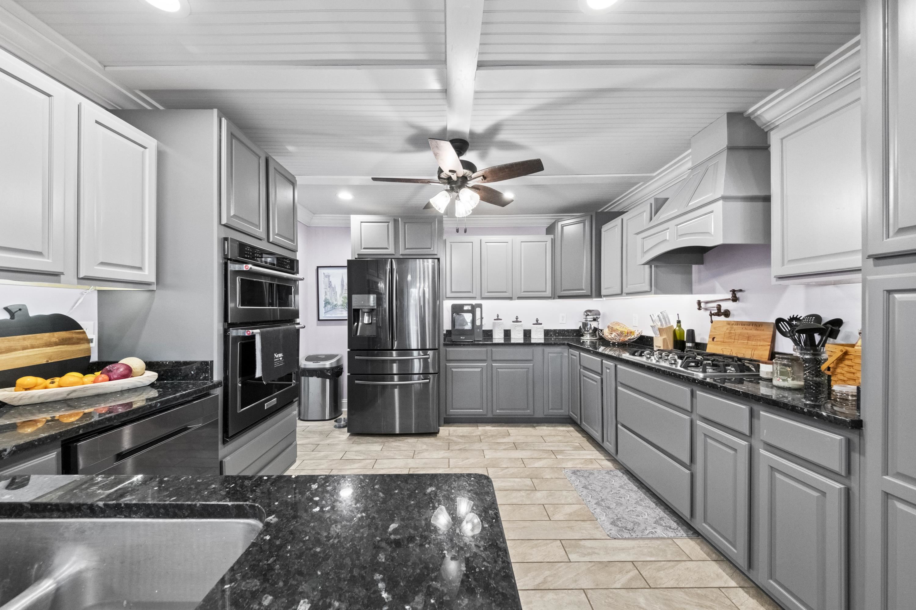 https://zimg.paragon.ice.com/ParagonImages/Property/PH/AABRKY/61211/9/0/0/2c55f2acef8d7eb29b6a8de11685eb20/0/011cc6e60d2f0a089c4757720de139db/61211-067a9dce-2af0-4ca0-a98d-f59673ae03f4.JPG