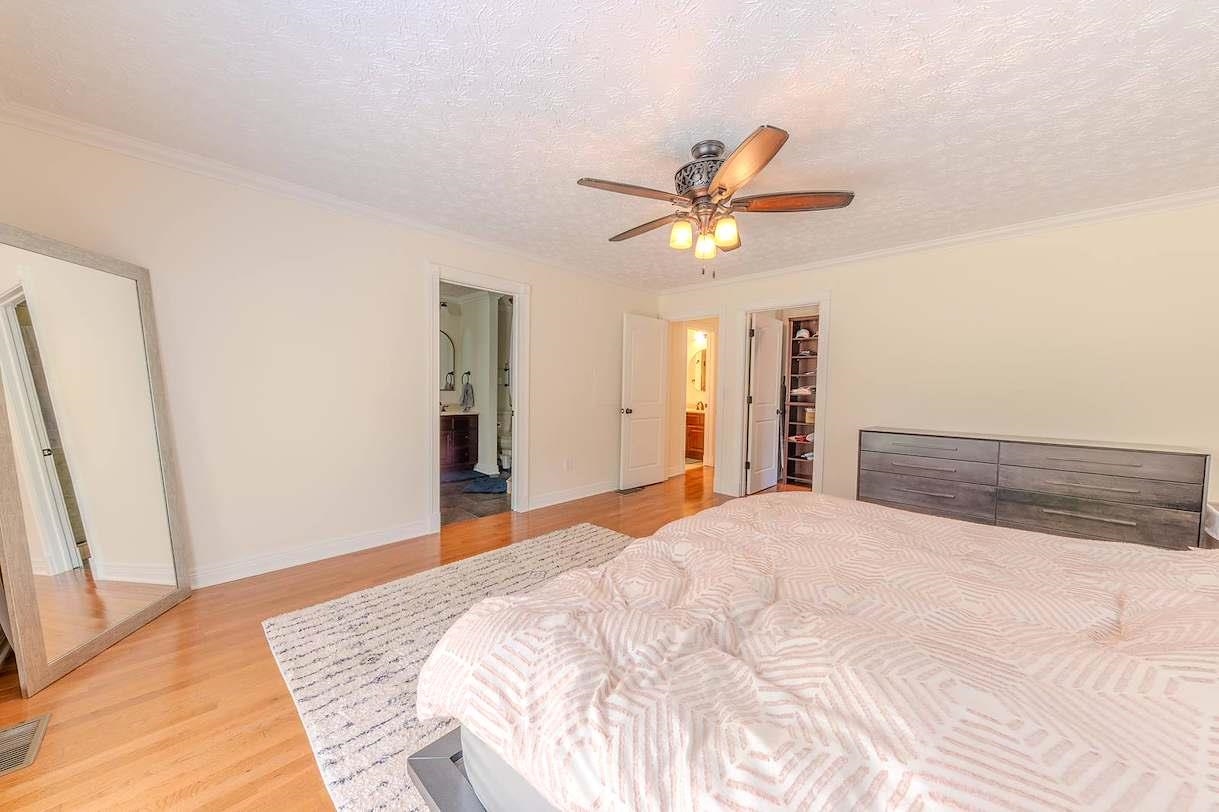 https://zimg.paragon.ice.com/ParagonImages/Property/PH/AABRKY/61213/13/0/0/bf7cd792b2c96c2ac238a026dc663419/0/f3ecd650d94fb9fd89cbb08bdbf12954/61213-412d6bae-bfd9-426d-897a-e59a68f6e271.JPG
