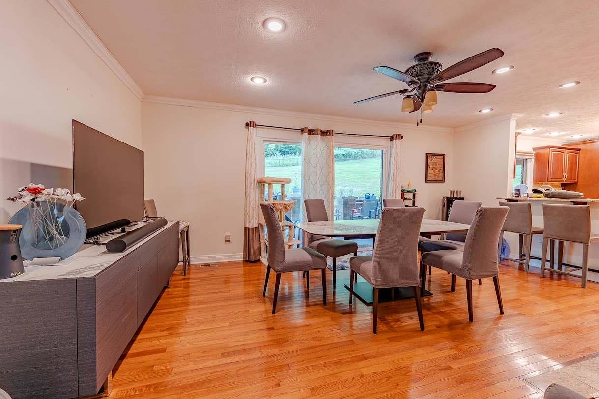 https://zimg.paragon.ice.com/ParagonImages/Property/PH/AABRKY/61213/5/0/0/7ebc86649091f18ff82a58c86a4f63a9/0/f3ecd650d94fb9fd89cbb08bdbf12954/61213-2ae8992c-02cf-421c-86b8-737e20e97409.JPG