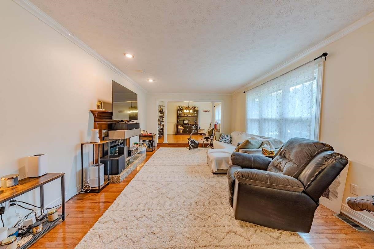 https://zimg.paragon.ice.com/ParagonImages/Property/PH/AABRKY/61213/7/0/0/d1bd8fae617d186b6be4cc2109a3e378/0/f3ecd650d94fb9fd89cbb08bdbf12954/61213-11f9c487-7103-4d81-9d24-e6e922a08614.JPG