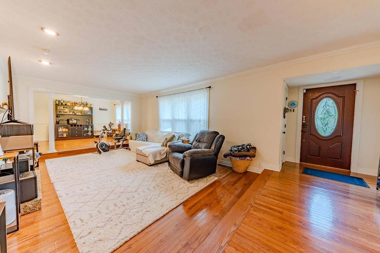 https://zimg.paragon.ice.com/ParagonImages/Property/PH/AABRKY/61213/8/0/0/f00678e2c517a67424877639660fcfce/0/f3ecd650d94fb9fd89cbb08bdbf12954/61213-06c9ae24-30cf-41c9-aace-a1c04c355b0f.JPG