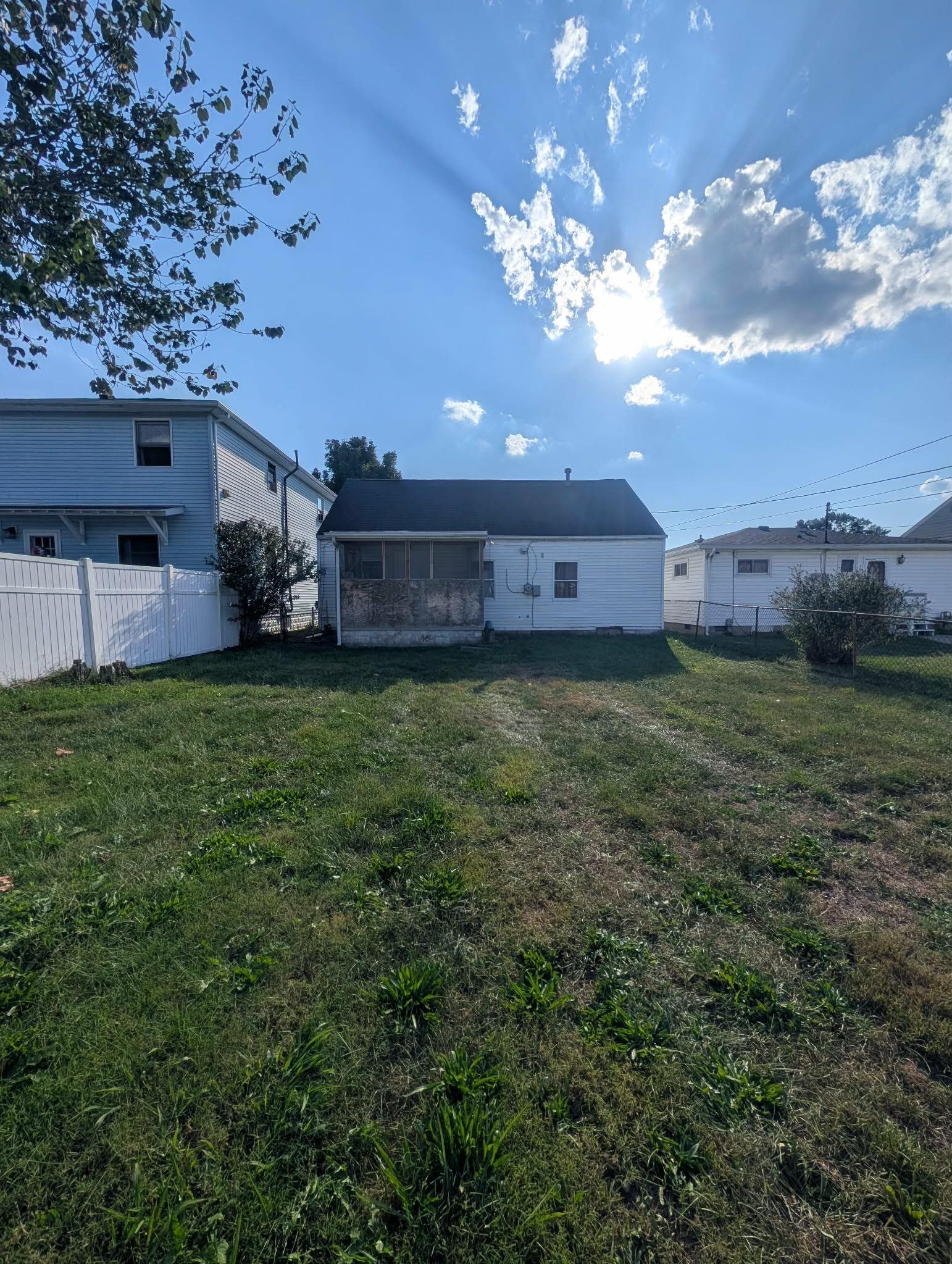 https://zimg.paragon.ice.com/ParagonImages/Property/PH/AABRKY/61214/6/0/0/dd1be3afba1b1e98c4b2f0058ca5552e/0/f2ca839bca2c0299309bd5ba204b9c3d/61214-47c28291-6cf6-4d69-9b65-52dc55295832.JPG