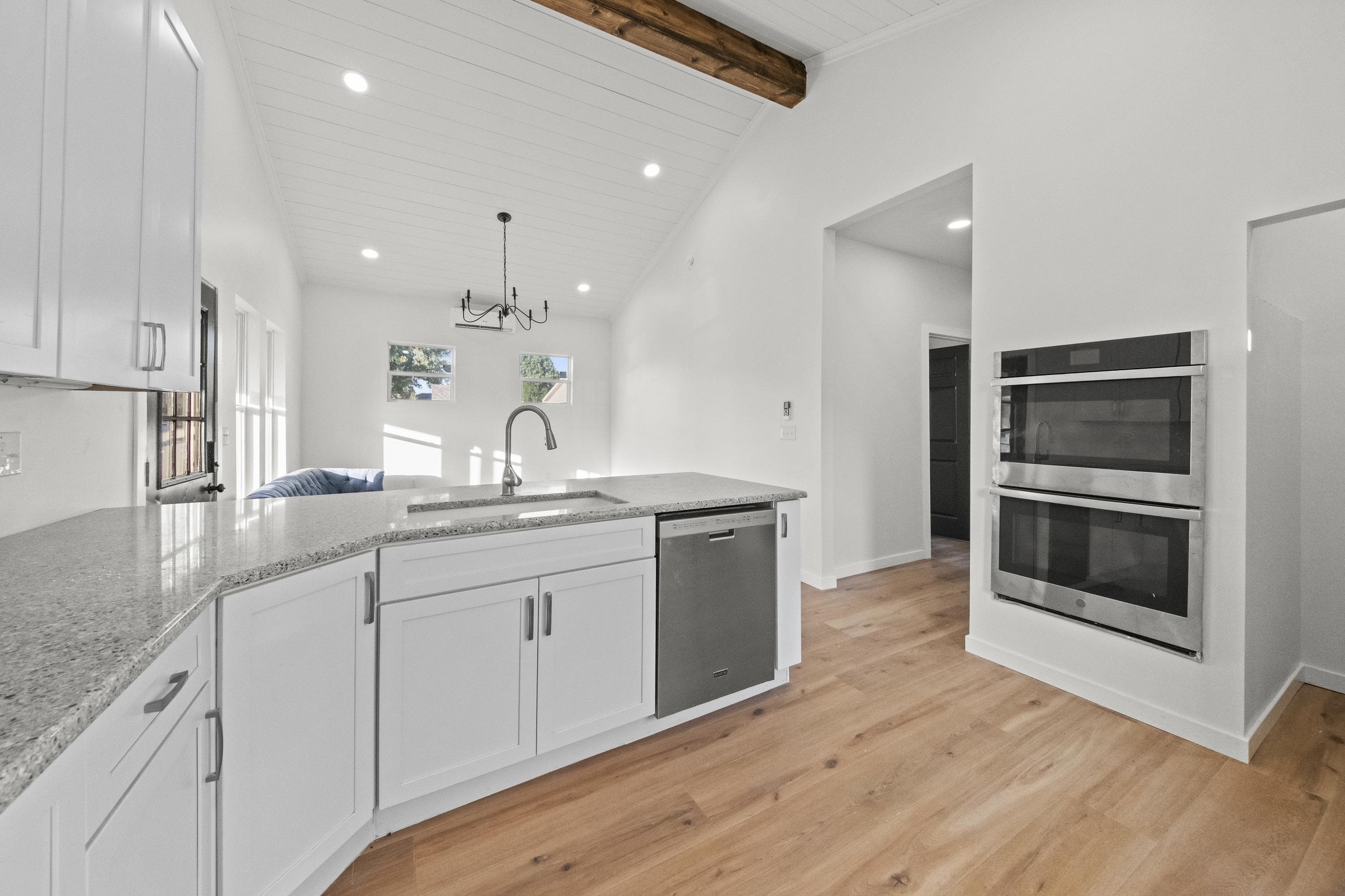 https://zimg.paragon.ice.com/ParagonImages/Property/PH/AABRKY/61217/11/0/0/f1d7cc55534e847553ea2bb0fd9df5b4/0/4a9a4a86ef531a532222caa0ebb13493/61217-b5ee0737-c90a-4f27-9aa5-94a445cc05eb.JPG