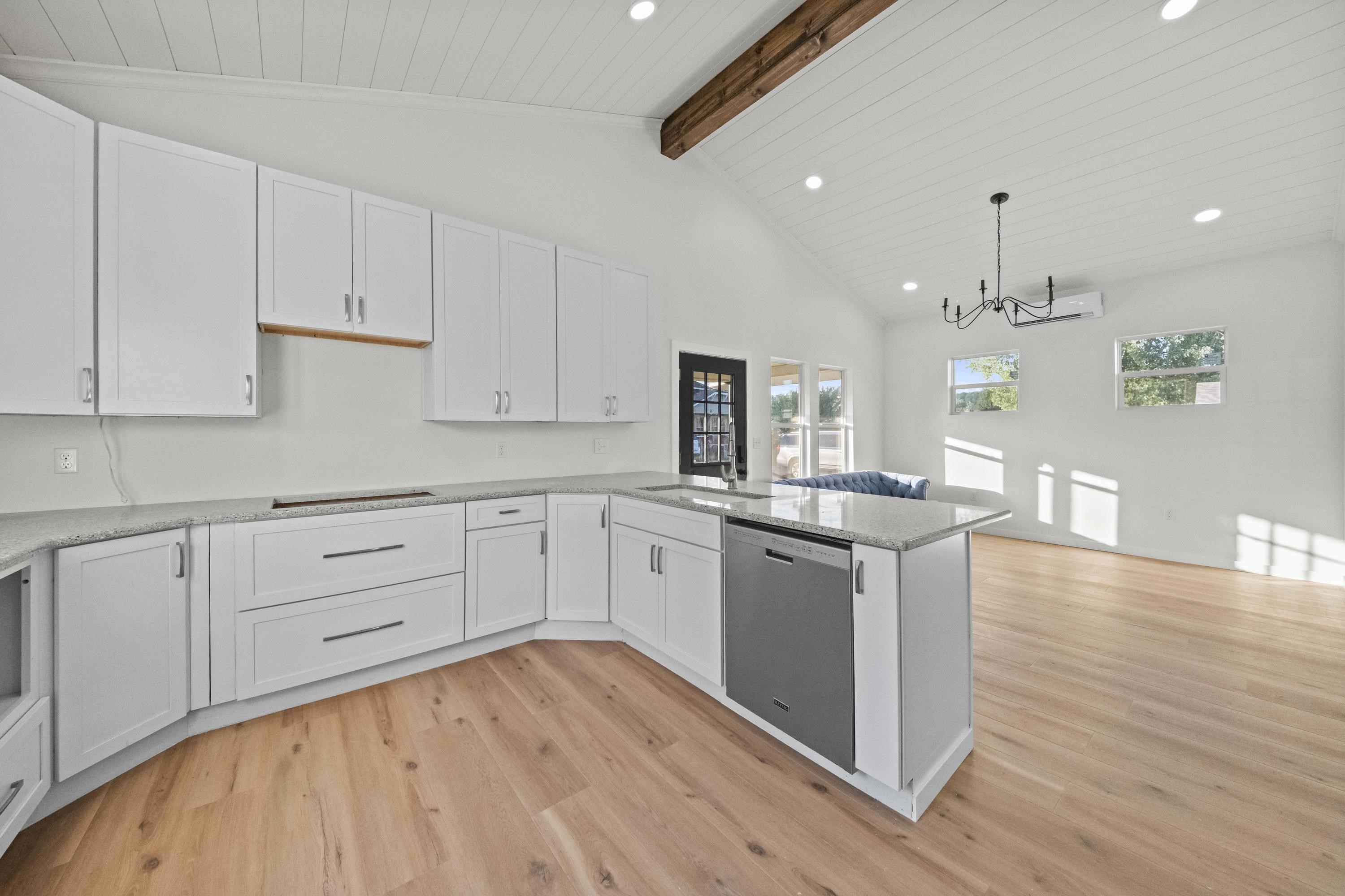 https://zimg.paragon.ice.com/ParagonImages/Property/PH/AABRKY/61217/12/0/0/d8ed776763490a9610bd0a9d0ed9e415/0/4a9a4a86ef531a532222caa0ebb13493/61217-789a2e4c-1604-4c55-8926-13dd4764a6bf.JPG