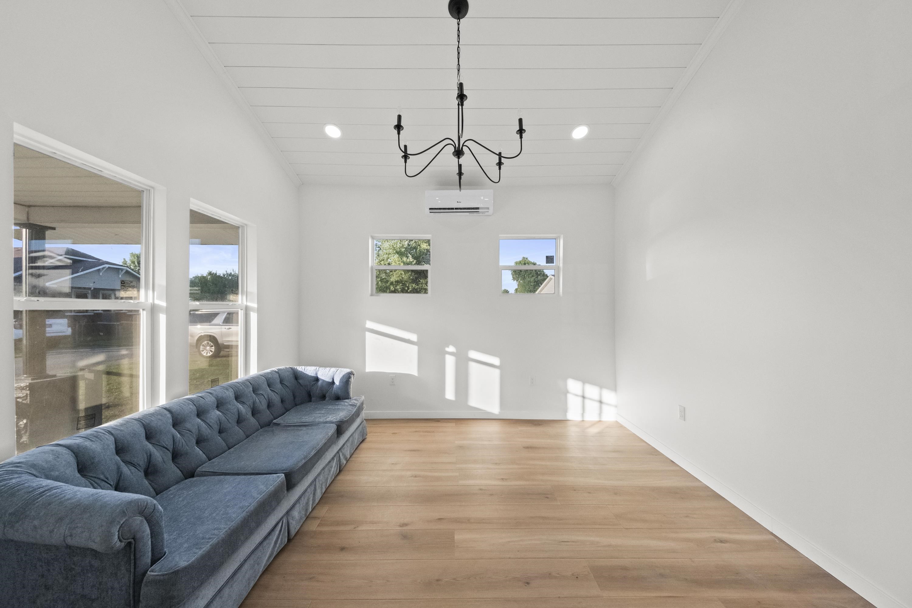 https://zimg.paragon.ice.com/ParagonImages/Property/PH/AABRKY/61217/3/0/0/bd0581440100a0941cad4b300e47c633/0/4a9a4a86ef531a532222caa0ebb13493/61217-99cd88e2-8577-4b9a-83fe-d9f781f0d17f.JPG