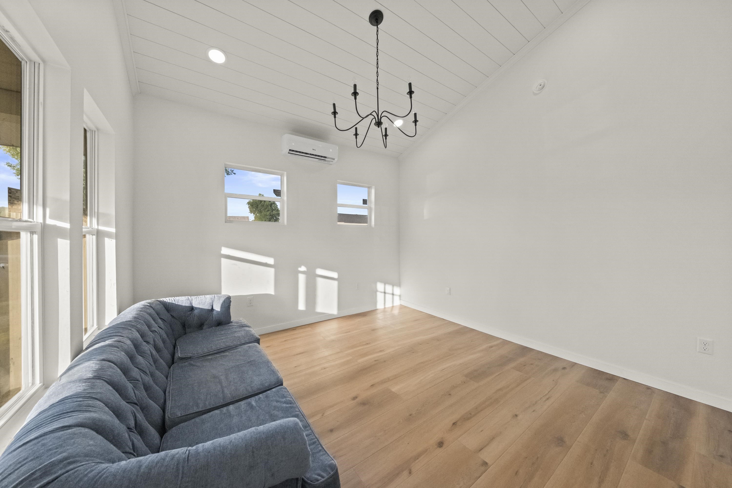 https://zimg.paragon.ice.com/ParagonImages/Property/PH/AABRKY/61217/4/0/0/ee7644a5ced19875fbccdc4e043ae8be/0/4a9a4a86ef531a532222caa0ebb13493/61217-9f0fe2e7-ad03-4c00-92ee-5e7b0740caf0.JPG