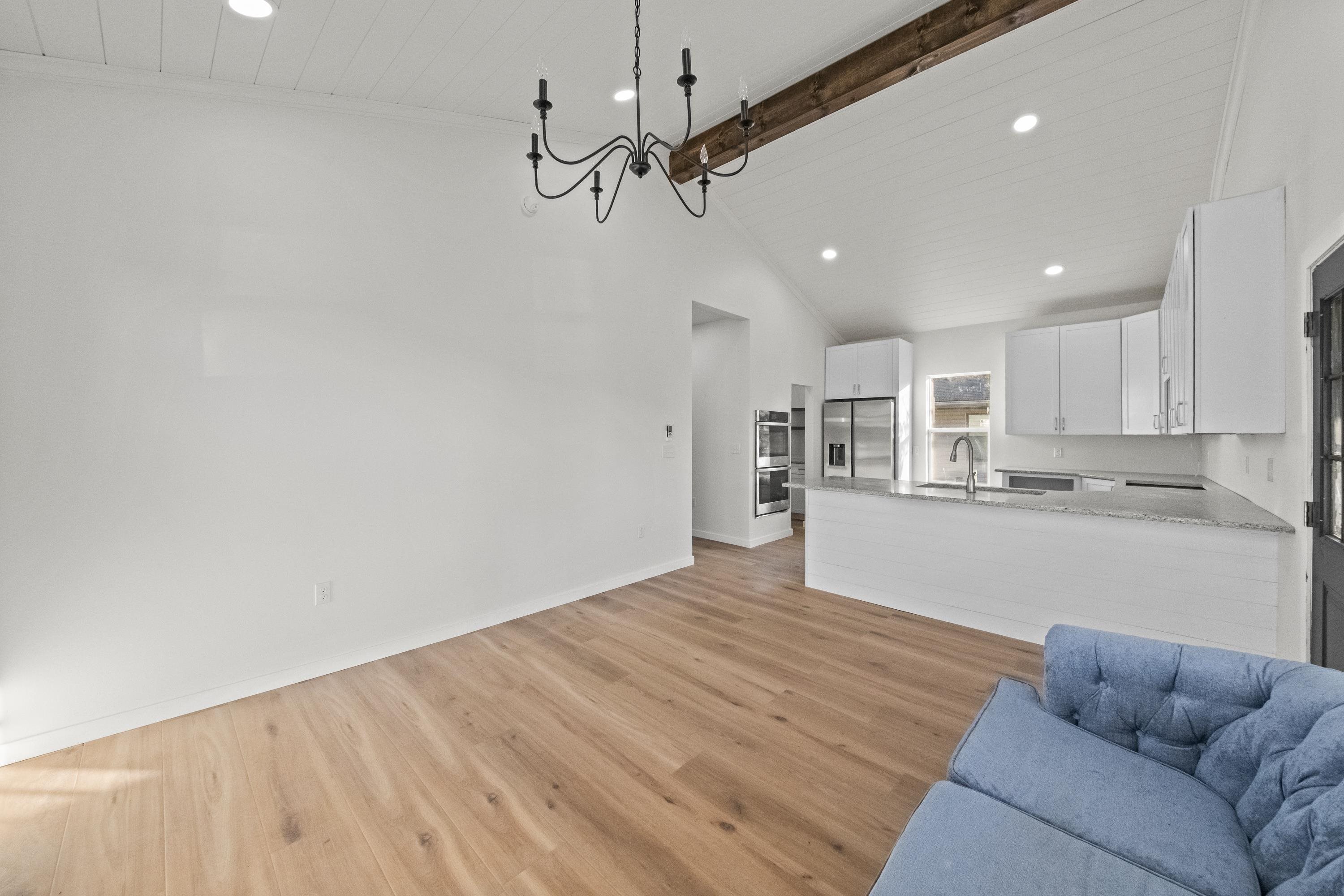 https://zimg.paragon.ice.com/ParagonImages/Property/PH/AABRKY/61217/6/0/0/09845032cc010ee766e655ff98f6addd/0/4a9a4a86ef531a532222caa0ebb13493/61217-24899a10-51cc-4a2d-8978-577b624369d6.JPG