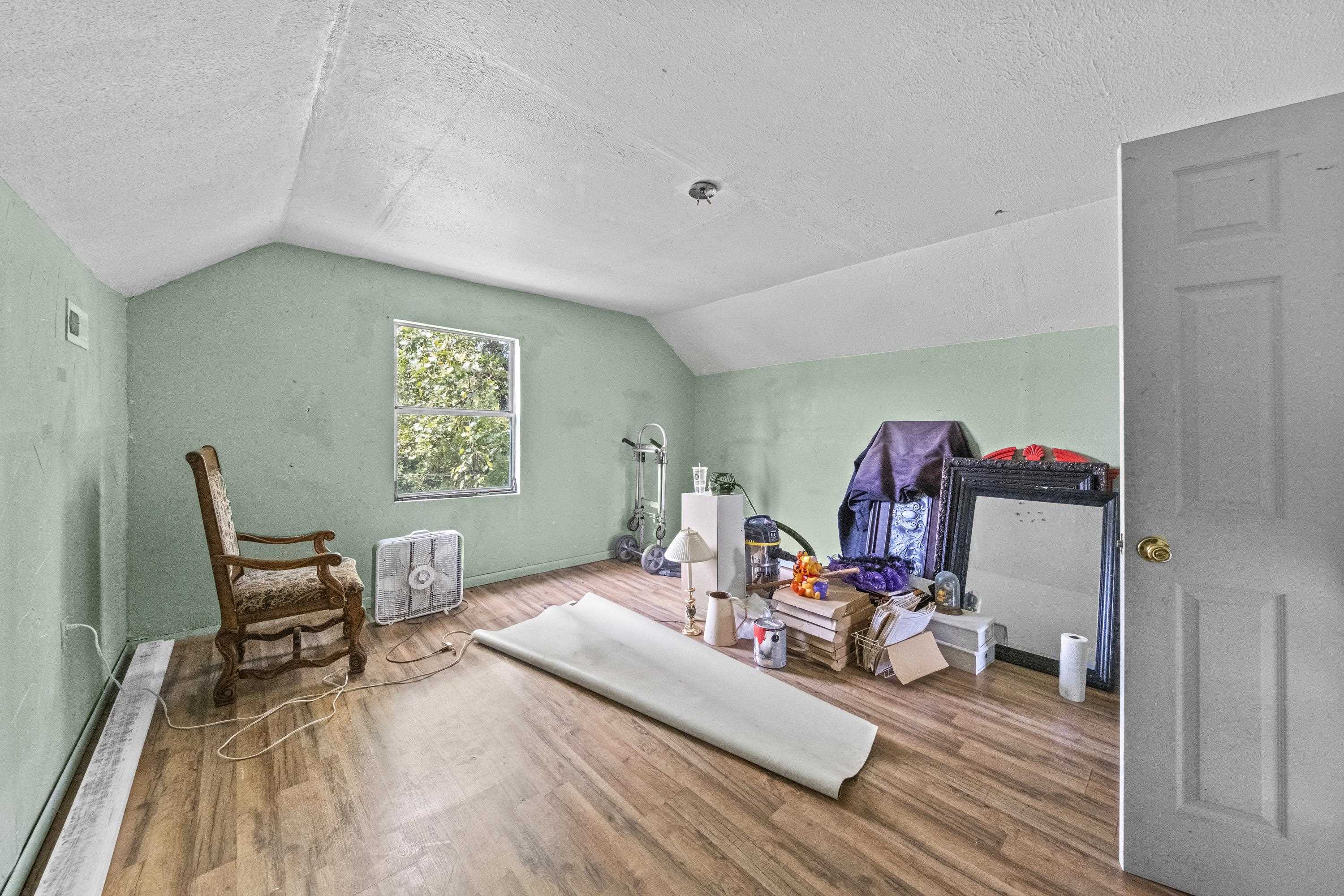 https://zimg.paragon.ice.com/ParagonImages/Property/PH/AABRKY/61219/13/0/0/4a79ab89f4cd52e3e6d8623016890277/0/dcb8eda7f5eda9a3430af2e3f5aaf73e/61219-2f375292-9754-48fb-ac80-9c24b8a1c801.JPG