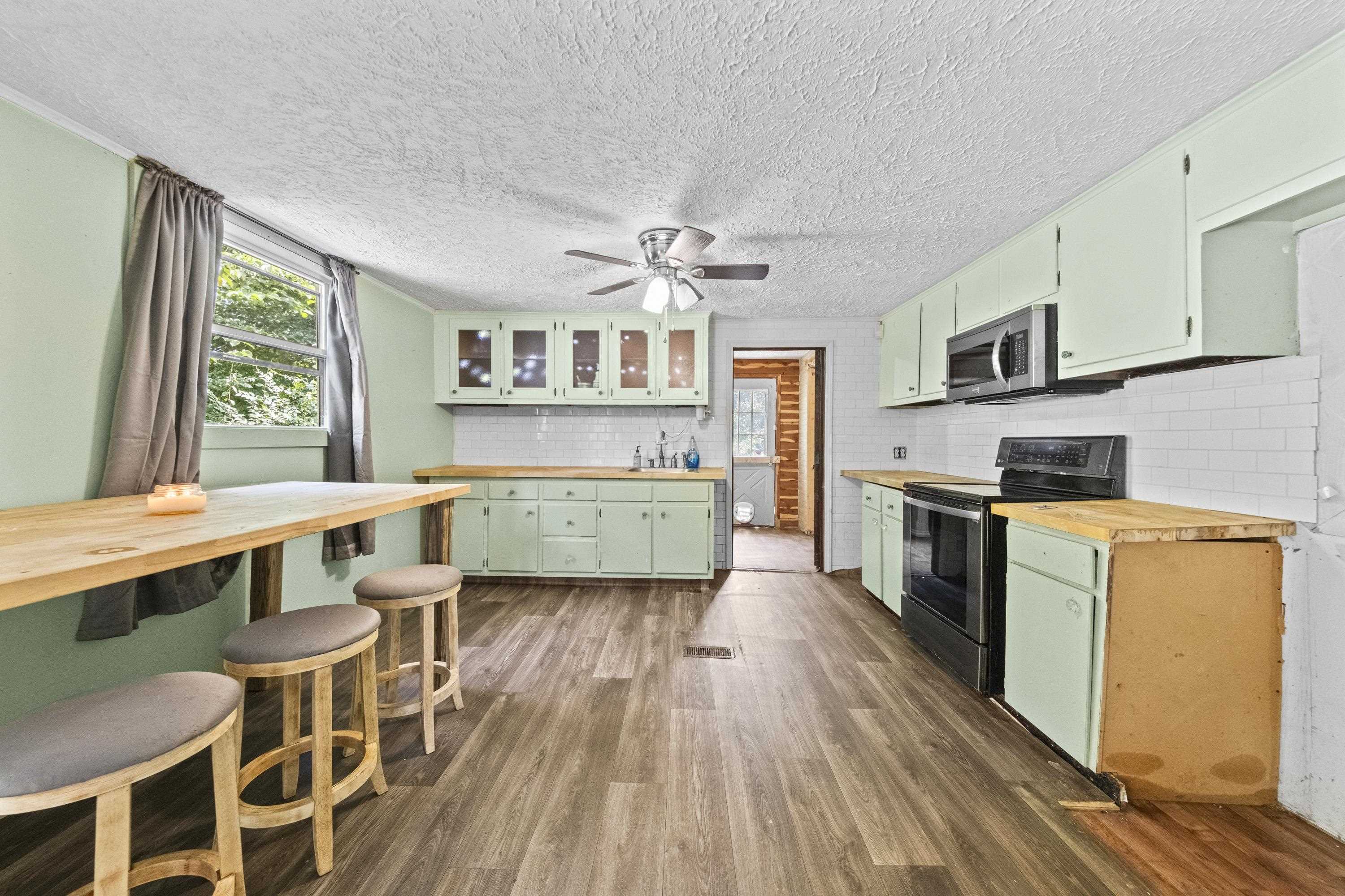 https://zimg.paragon.ice.com/ParagonImages/Property/PH/AABRKY/61219/2/0/0/3932a820f32c6ec438770b2c35486212/0/dcb8eda7f5eda9a3430af2e3f5aaf73e/61219-ab270c8e-8c1e-467d-8563-07331b447c9c.JPG