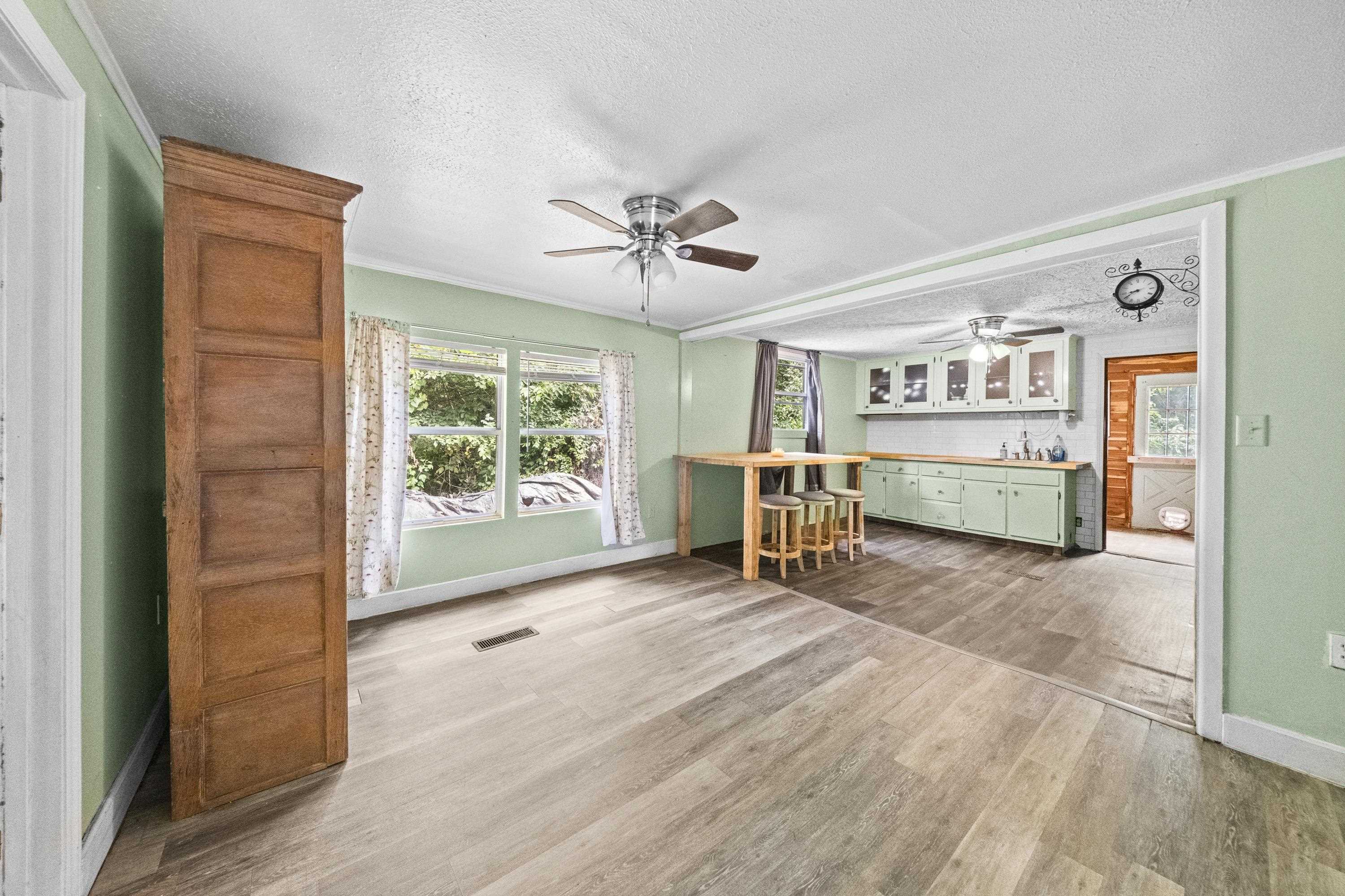 https://zimg.paragon.ice.com/ParagonImages/Property/PH/AABRKY/61219/7/0/0/cb33a6981f1a89c9b839c513b1193d65/0/dcb8eda7f5eda9a3430af2e3f5aaf73e/61219-9b74f76c-5c60-4432-bf0b-acacb9f5a9f1.JPG