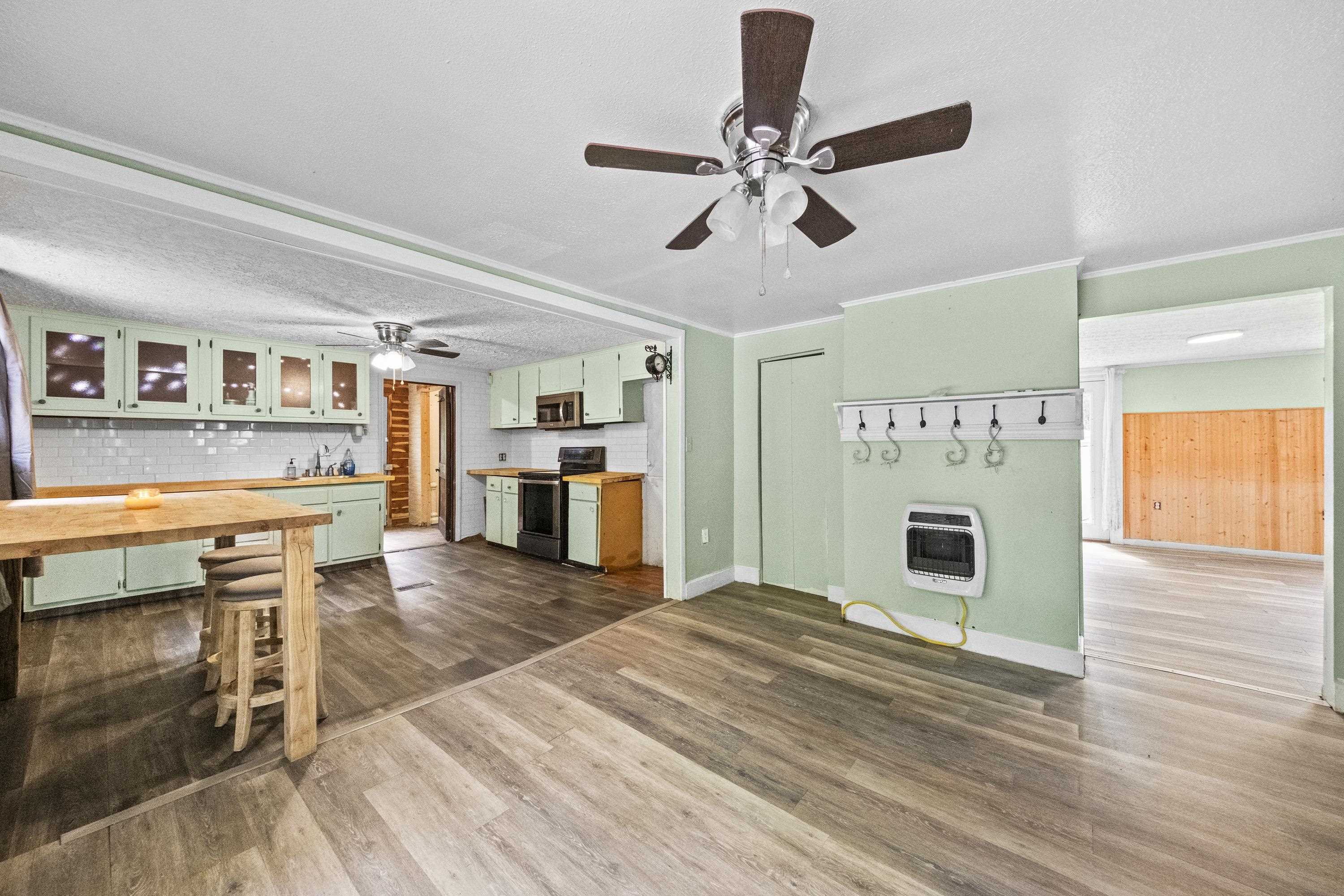https://zimg.paragon.ice.com/ParagonImages/Property/PH/AABRKY/61219/8/0/0/9b239bbf3f45a8ffbe87974f5a9efa1b/0/dcb8eda7f5eda9a3430af2e3f5aaf73e/61219-6fc4a137-eb27-46c9-8383-4a1c4685b28d.JPG