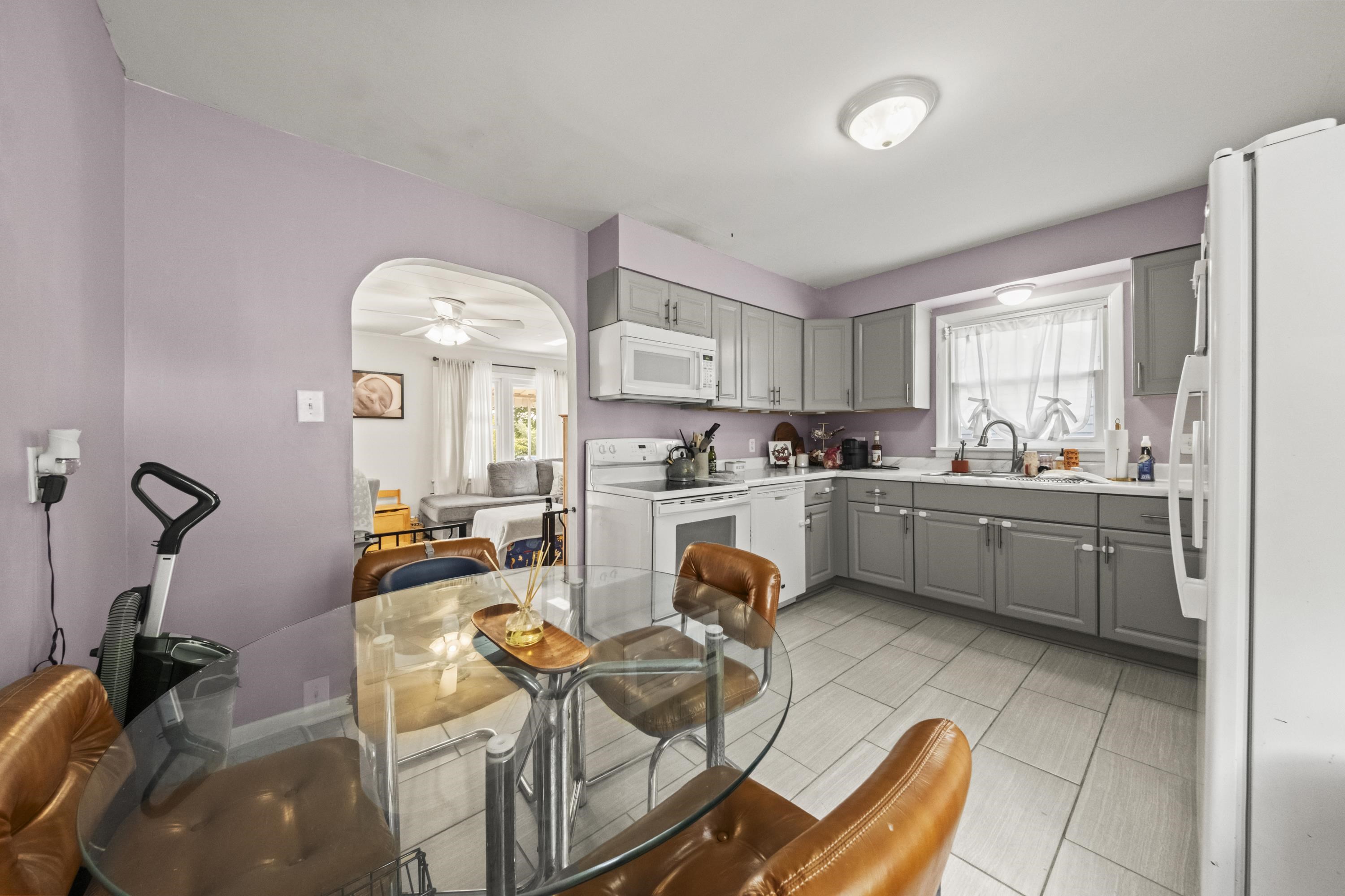https://zimg.paragon.ice.com/ParagonImages/Property/PH/AABRKY/61225/10/0/0/3cb6de7fc5ce4f342417844097982c90/0/f7c0878b518b44241cfbd63f8a5ecbea/61225-f17bcbf1-7740-41e5-ab9c-22c6aac3bbe7.JPG