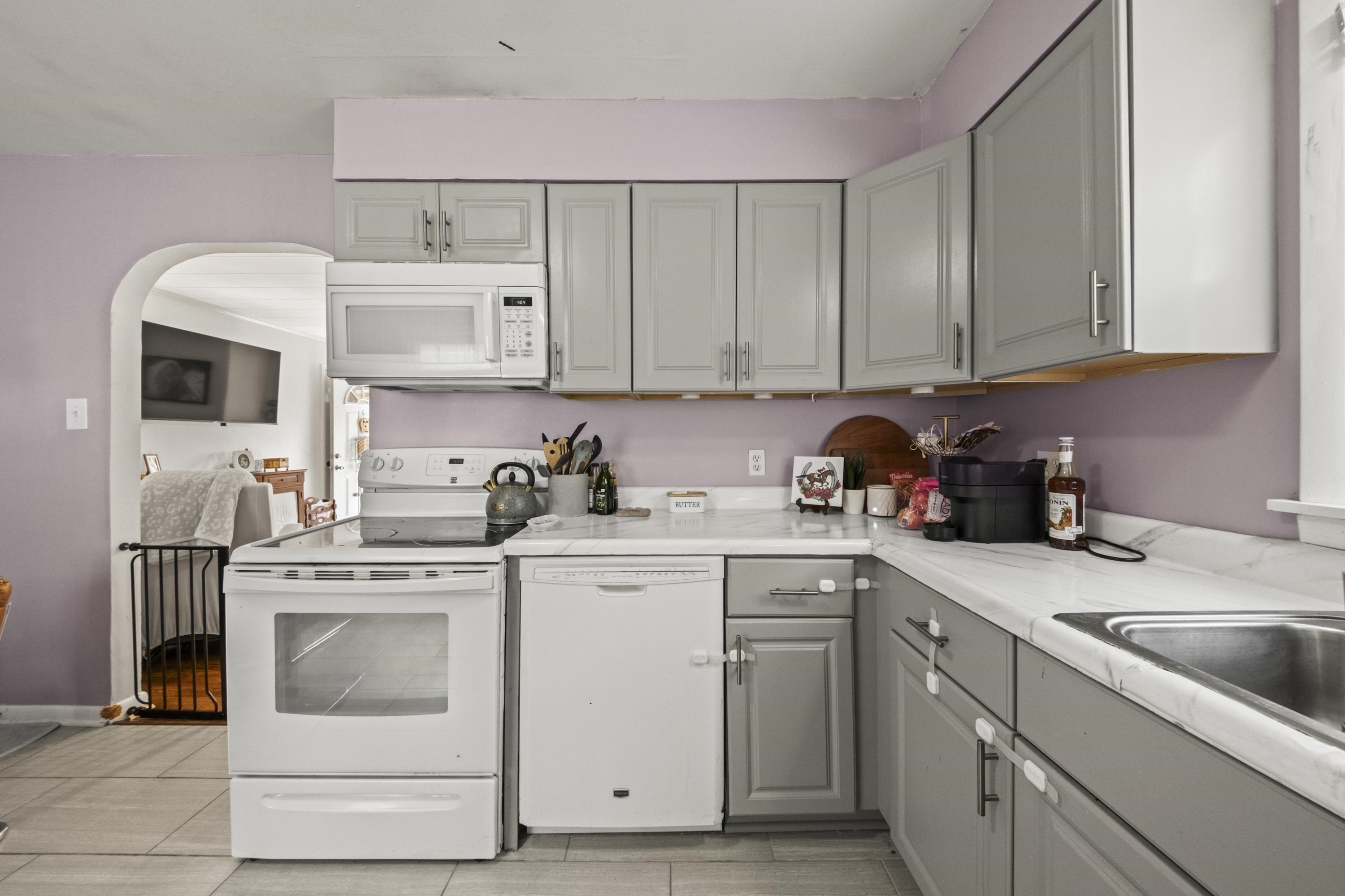 https://zimg.paragon.ice.com/ParagonImages/Property/PH/AABRKY/61225/11/0/0/5822878f1e54549373ecabe51211f888/0/f7c0878b518b44241cfbd63f8a5ecbea/61225-e03c86bf-157c-4663-a716-bc0217e08d60.JPG