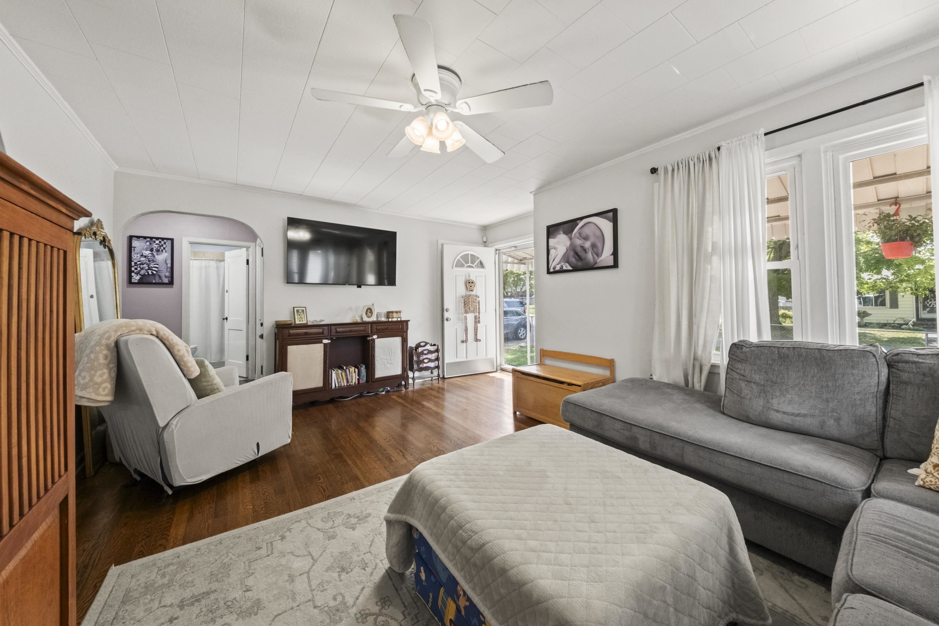 https://zimg.paragon.ice.com/ParagonImages/Property/PH/AABRKY/61225/4/0/0/2872373669aa81eb5e536f571eda1454/0/f7c0878b518b44241cfbd63f8a5ecbea/61225-125726d4-9815-48c7-875a-e8623484886f.JPG