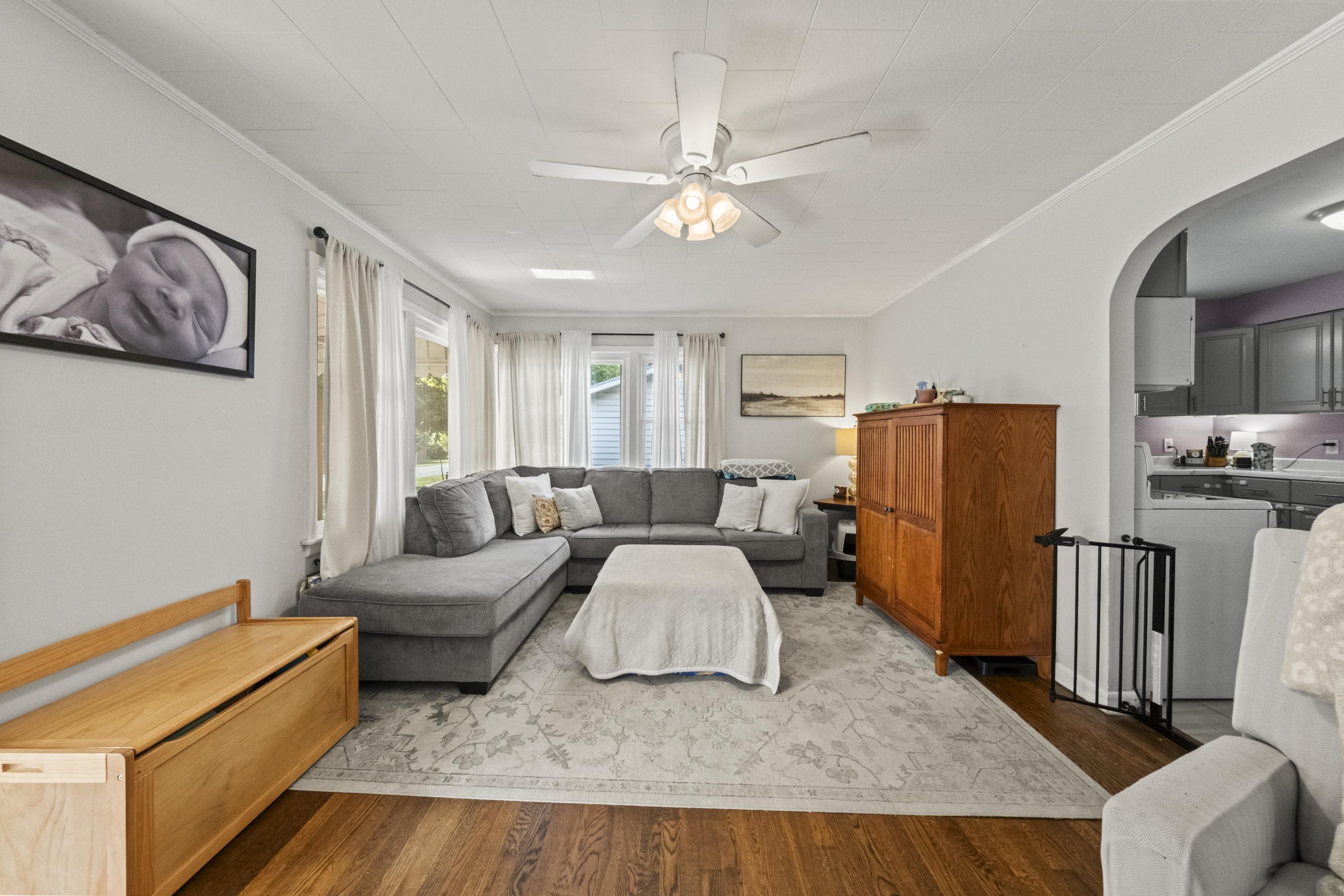 https://zimg.paragon.ice.com/ParagonImages/Property/PH/AABRKY/61225/5/0/0/ef2b0765b0fa96506c561e056a6c99e0/0/f7c0878b518b44241cfbd63f8a5ecbea/61225-9964203d-cc89-479a-a94f-eeae02f2b73b.JPG