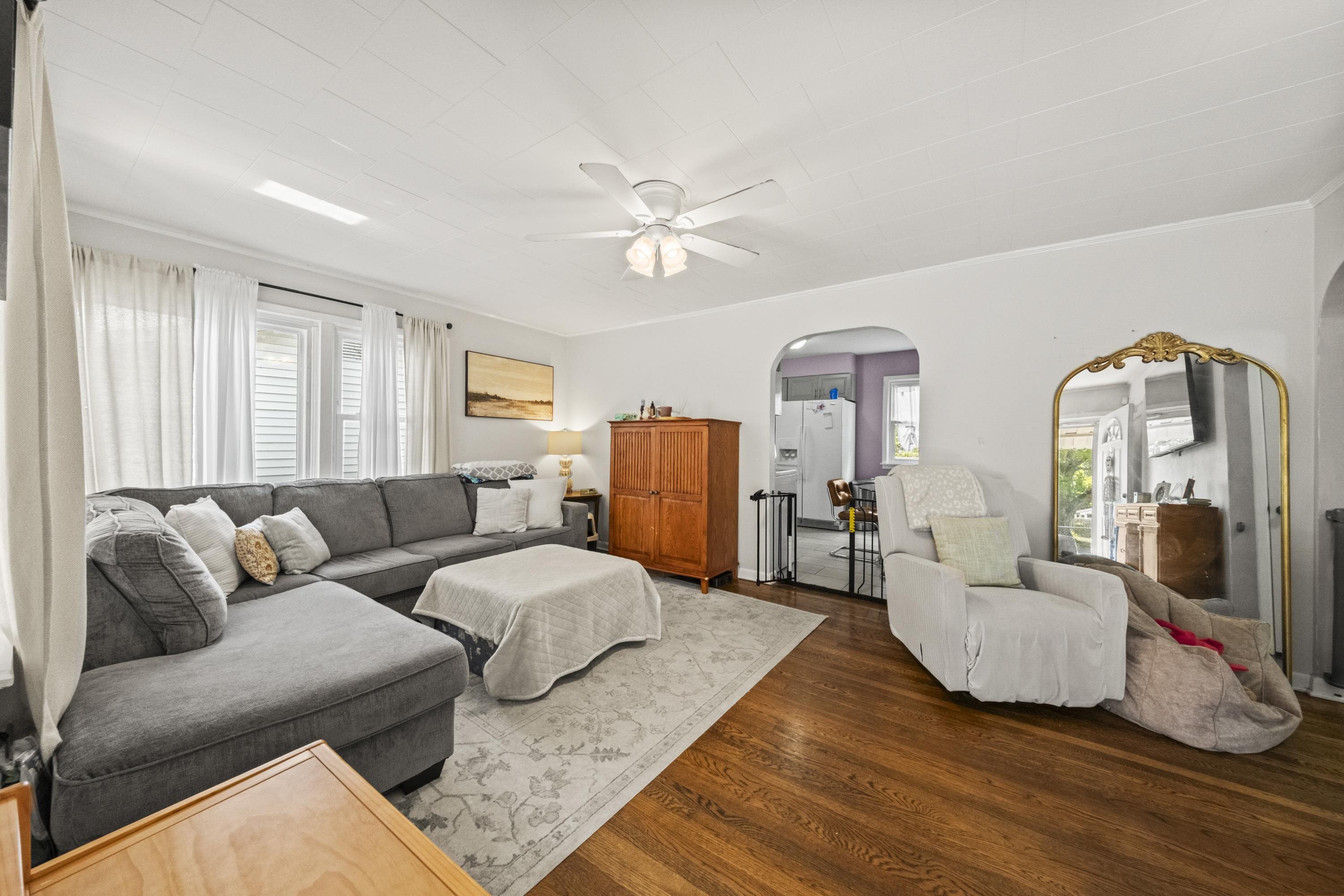 https://zimg.paragon.ice.com/ParagonImages/Property/PH/AABRKY/61225/8/0/0/814ad1d044358ad6a45d47c1785f2a10/0/f7c0878b518b44241cfbd63f8a5ecbea/61225-dc21cb64-4e66-498d-839a-fdae70820212.JPG