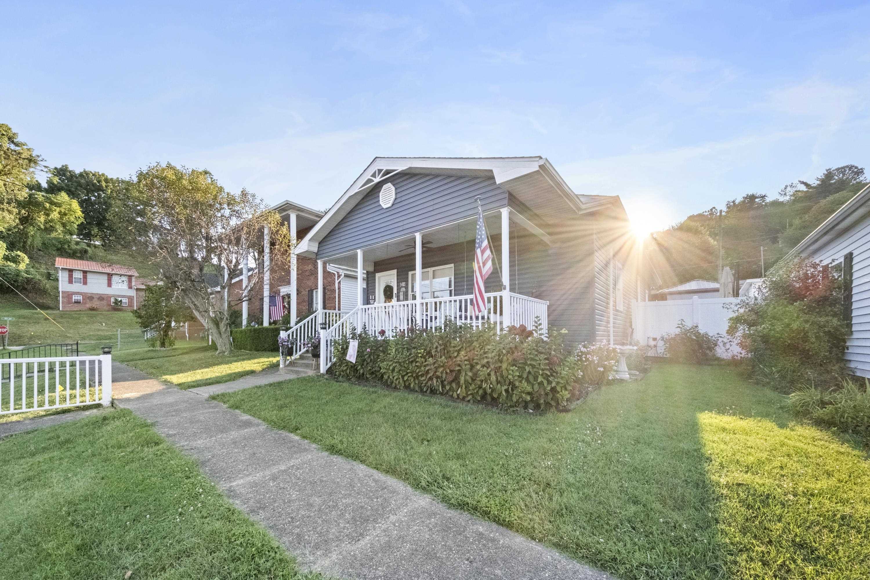 https://zimg.paragon.ice.com/ParagonImages/Property/PH/AABRKY/61229/2/0/0/9990a40e594aafce7034f060e46d462a/0/f19bb48554ce99663322ef37d911ab7f/61229-271cd389-3d8c-4449-8942-be99857d83a6.JPG