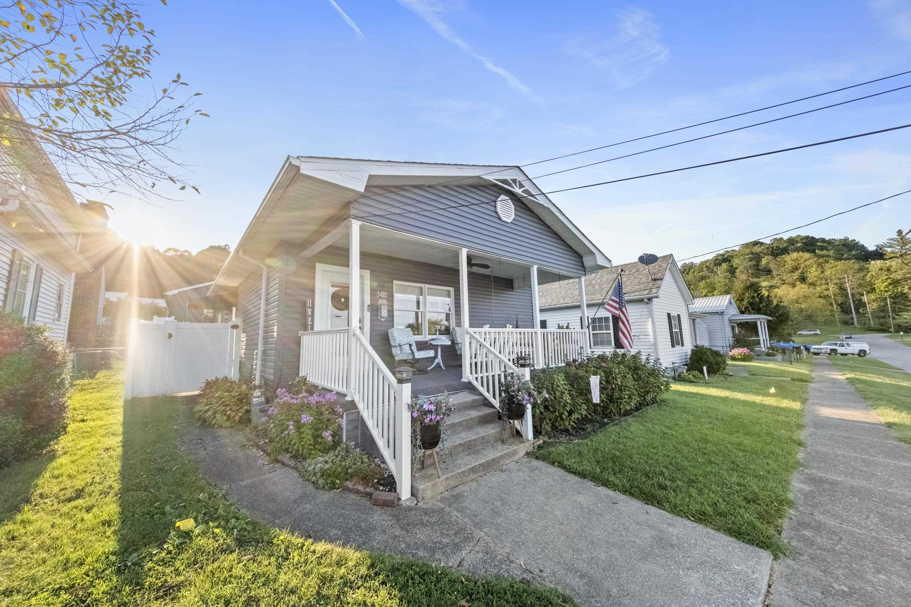 https://zimg.paragon.ice.com/ParagonImages/Property/PH/AABRKY/61229/3/0/0/3f454321c9ac4be42b9e046e66de54af/0/f19bb48554ce99663322ef37d911ab7f/61229-133f7ef3-1c91-4432-9330-06ff06ff2ca5.JPG