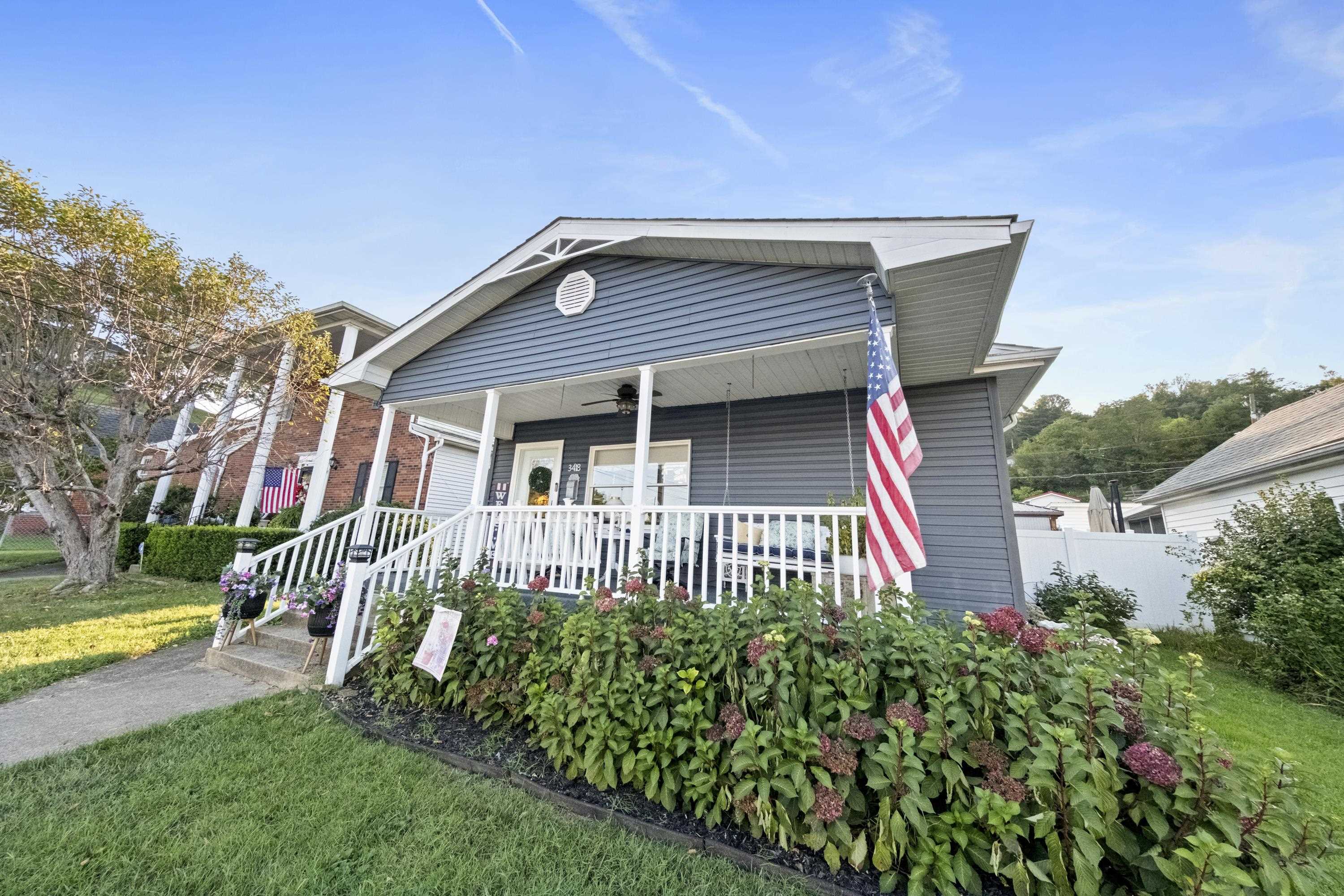 https://zimg.paragon.ice.com/ParagonImages/Property/PH/AABRKY/61229/4/0/0/ccde7c1e36c31b08a4490060965f58ff/0/f19bb48554ce99663322ef37d911ab7f/61229-cf2b7296-8735-4eb3-81d3-f2087cb1c2d4.JPG