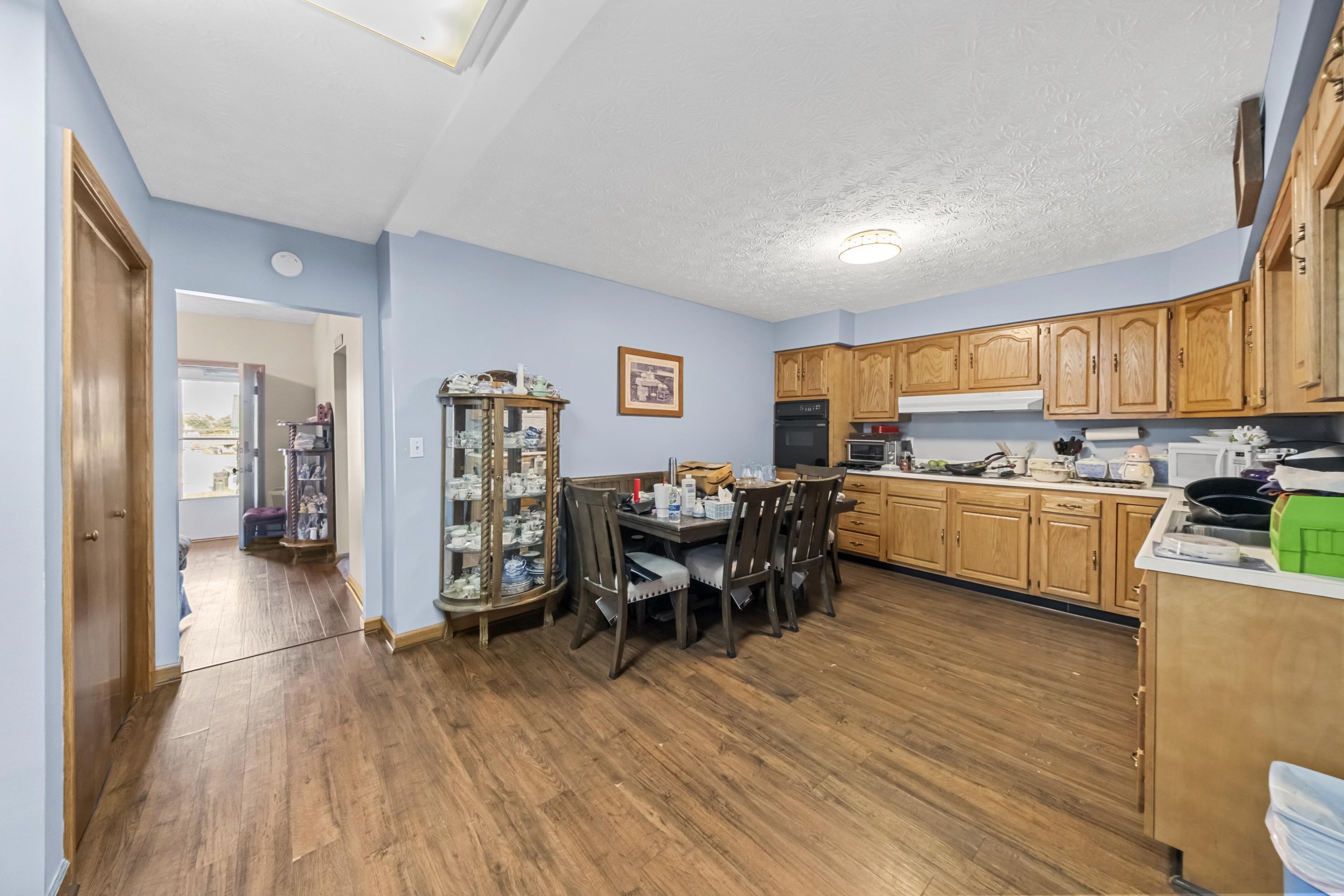https://zimg.paragon.ice.com/ParagonImages/Property/PH/AABRKY/61230/10/0/0/1167b8738d2b0a57994477613cb8390c/0/f6481d4e34a783710043c6a59816b0d1/61230-941a569d-9e3a-4023-9707-2896829f4254.JPG