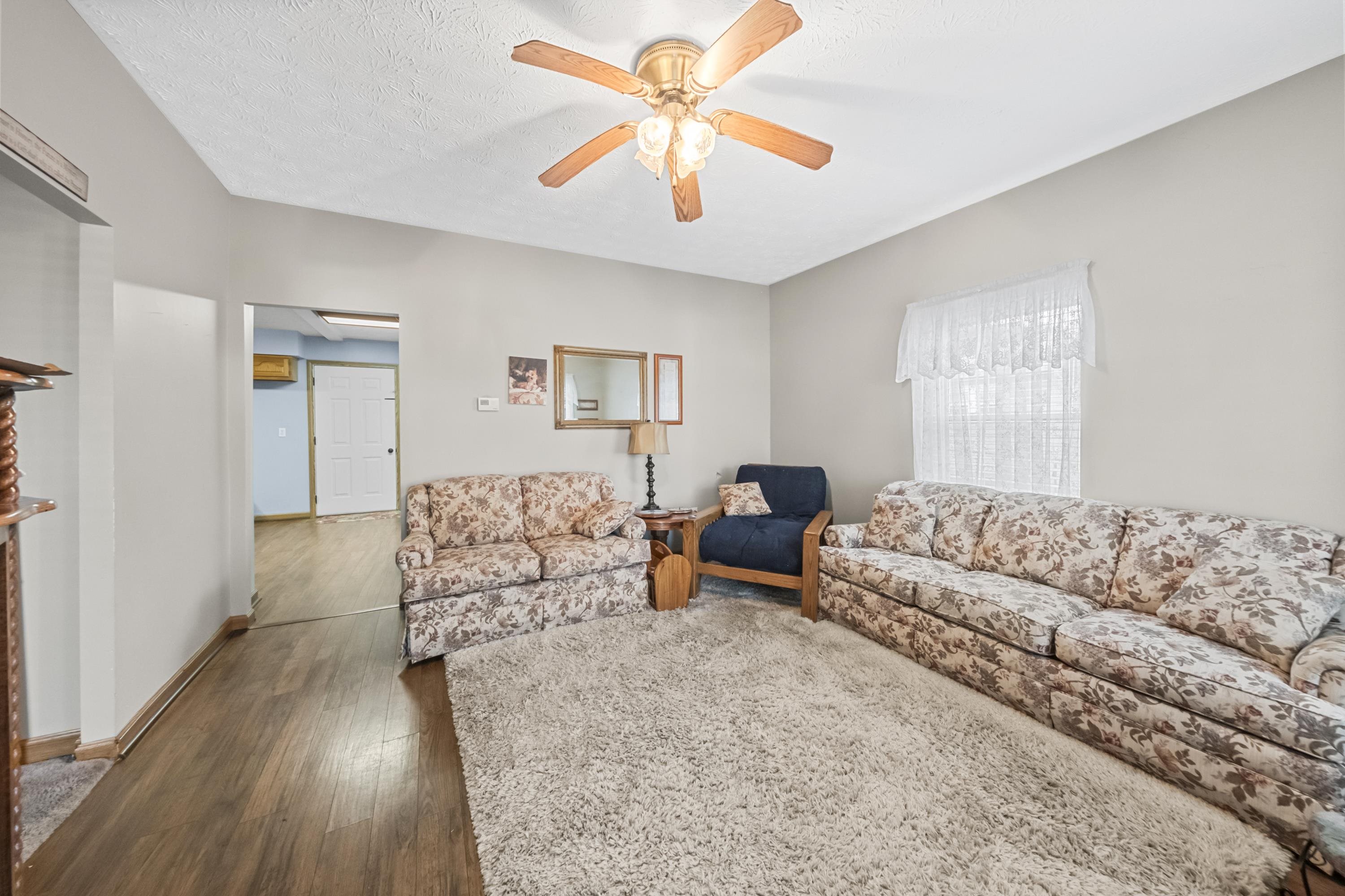 https://zimg.paragon.ice.com/ParagonImages/Property/PH/AABRKY/61230/7/0/0/28bccd34e51eb54ef29208acb3f4ef74/0/f6481d4e34a783710043c6a59816b0d1/61230-ae80b0fe-665f-4d4f-a542-d2fd742c91a7.JPG