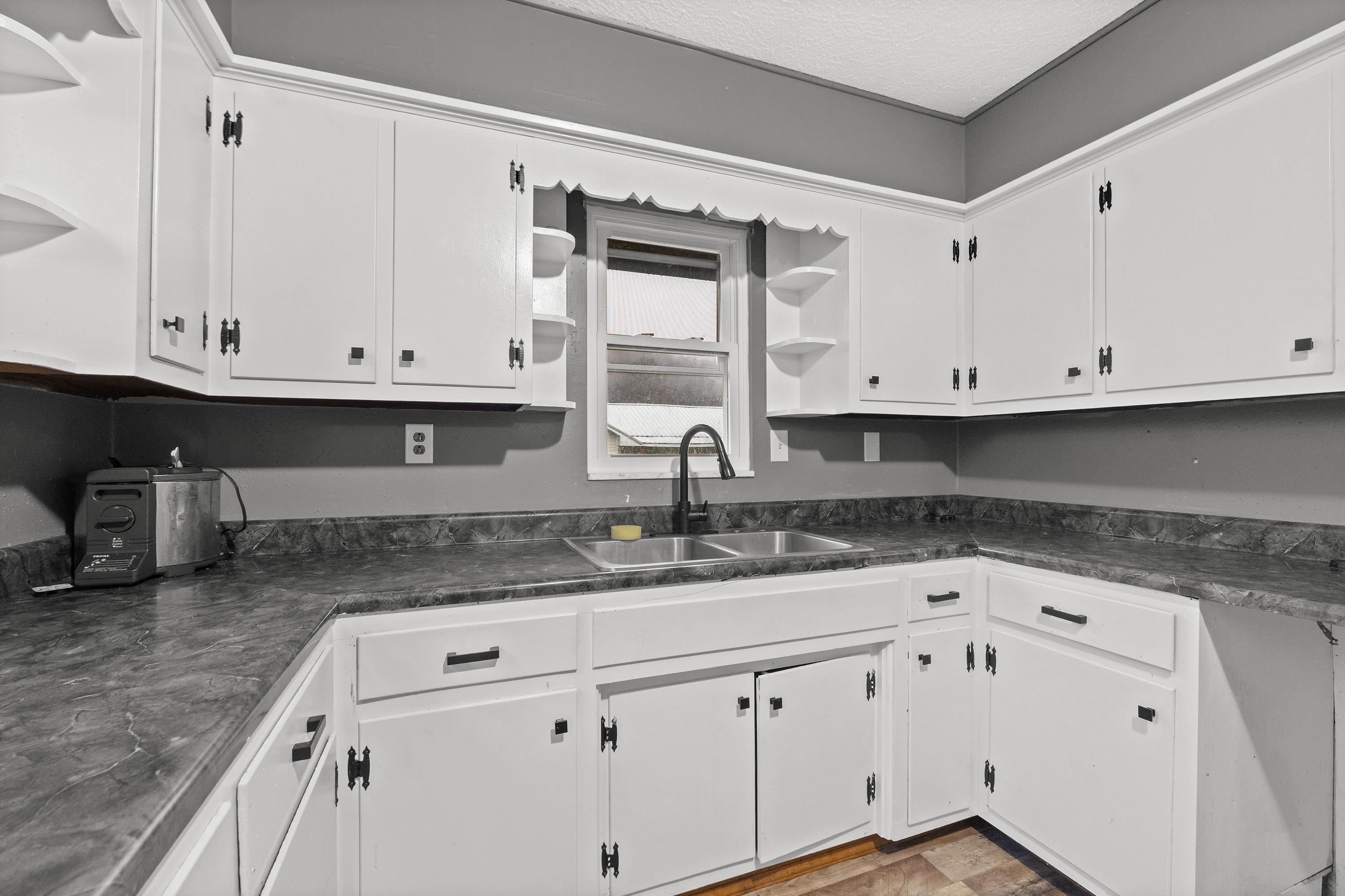 https://zimg.paragon.ice.com/ParagonImages/Property/PH/AABRKY/61232/12/0/0/7d49d1ca58260a444cb3c307f1458d97/0/fb98840ffa181c24a07c6c9103222d73/61232-35ef5f0b-18d0-43a3-b32c-7135f52835e5.JPG