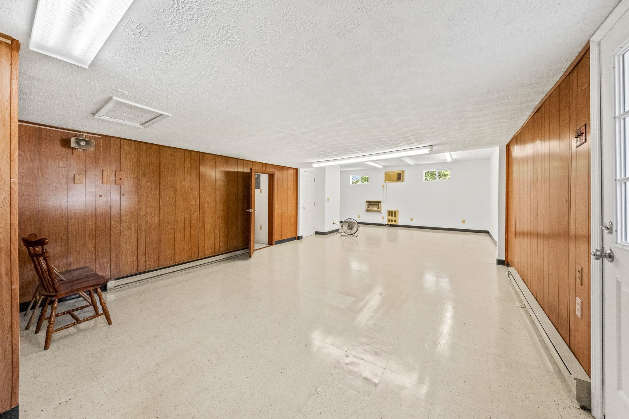 https://zimg.paragon.ice.com/ParagonImages/Property/PH/AABRKY/61238/11/0/0/8ceec213e9e1eb399b6f755dbaa7f191/0/d9166e80d21292035c8e1321f3edf3ba/61238-df9dc293-89e8-466e-a7bb-15bb932d82fe.JPG