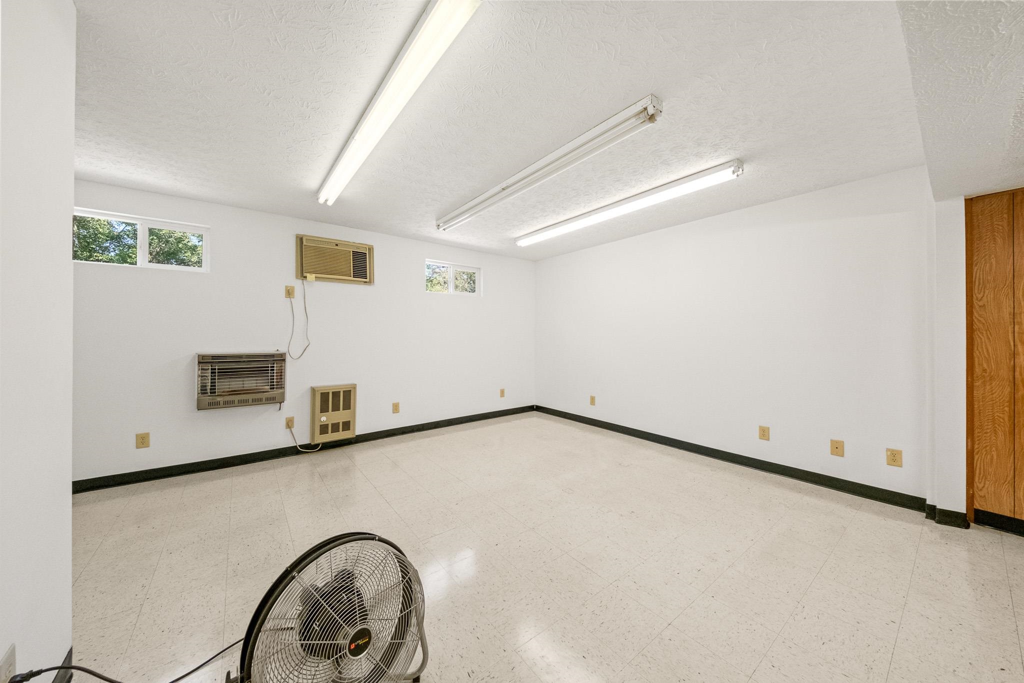 https://zimg.paragon.ice.com/ParagonImages/Property/PH/AABRKY/61238/13/0/0/6e0c30bafba385322136d8c48edd7cdb/0/d9166e80d21292035c8e1321f3edf3ba/61238-bcf63be7-42de-460c-beff-efa1bd22930b.JPG