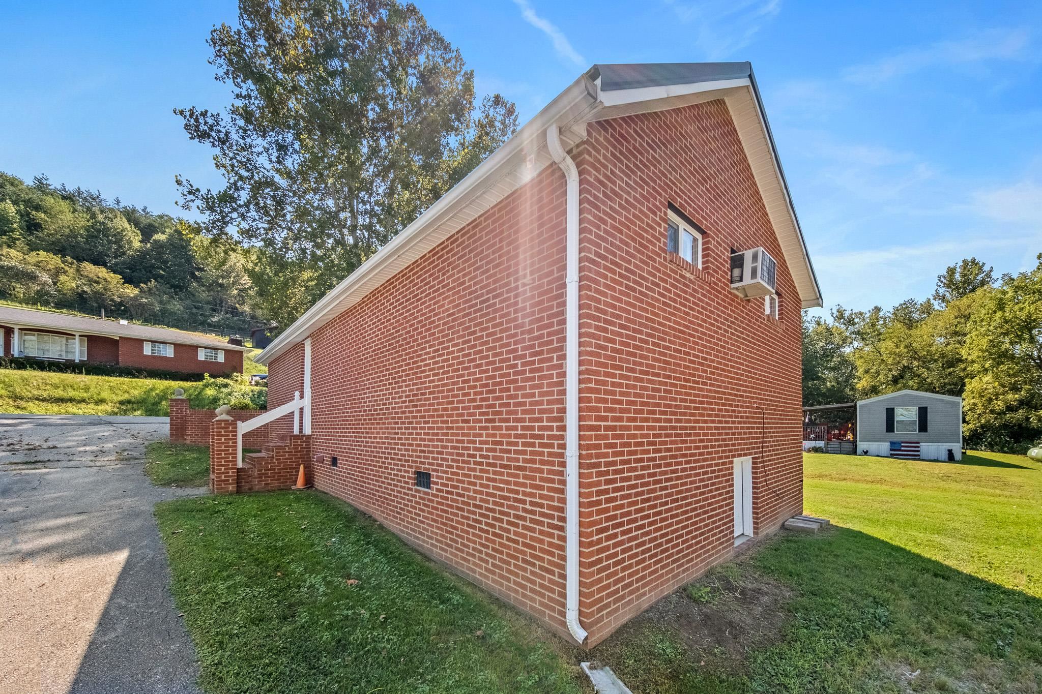 https://zimg.paragon.ice.com/ParagonImages/Property/PH/AABRKY/61238/4/0/0/172b12eb7d413b818dd993bdf96e373f/0/d9166e80d21292035c8e1321f3edf3ba/61238-5769f2cd-8cfe-4bd9-9bd5-068b86d04a0e.JPG