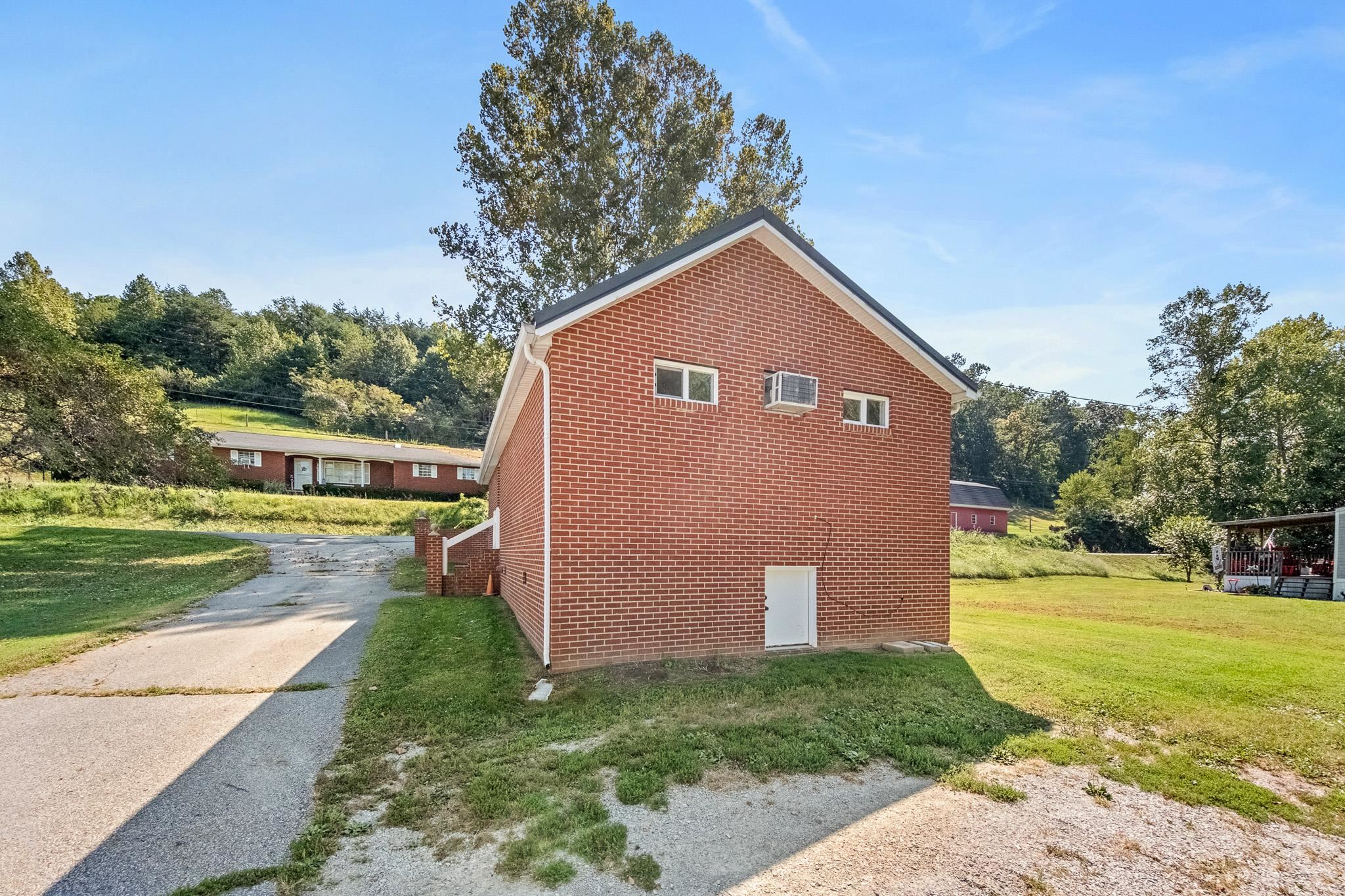 https://zimg.paragon.ice.com/ParagonImages/Property/PH/AABRKY/61238/5/0/0/03eb519d4d02010df3e9dfa4d4506618/0/d9166e80d21292035c8e1321f3edf3ba/61238-400de17b-9e90-43da-af11-da9a020ef450.JPG