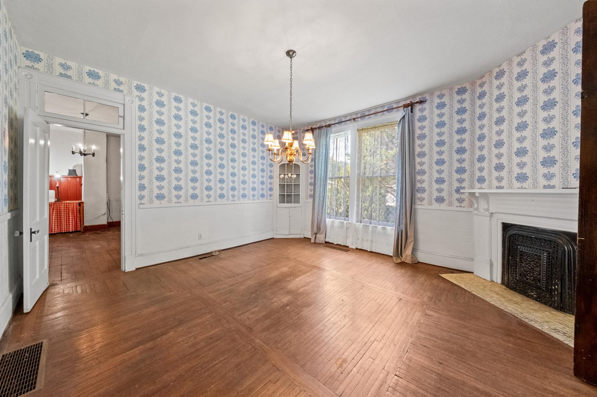 https://zimg.paragon.ice.com/ParagonImages/Property/PH/AABRKY/61240/10/0/0/b60be62c21ec5e2898118ef783555604/0/3841f7501bc809b0b624b0a432dc44fe/61240-f0650c95-8611-4210-87d8-b2e947336d43.JPG