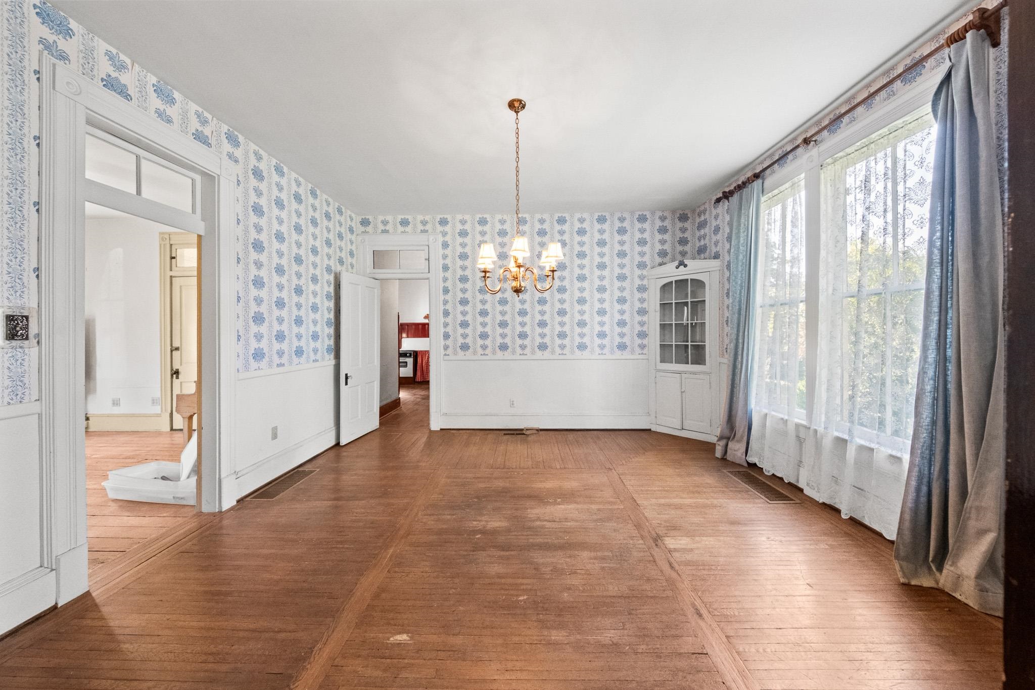 https://zimg.paragon.ice.com/ParagonImages/Property/PH/AABRKY/61240/11/0/0/cab9e13e7235ddd9d865b88940787071/0/3841f7501bc809b0b624b0a432dc44fe/61240-82e02771-b135-4d84-8b21-a52b361f3777.JPG